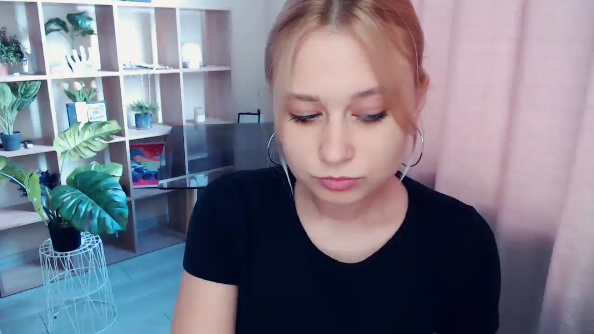 Gallery image thumbnail from Kukla_kolduna's myfreecams stream on, 05/31/2025, 16:04 image 1 of 20