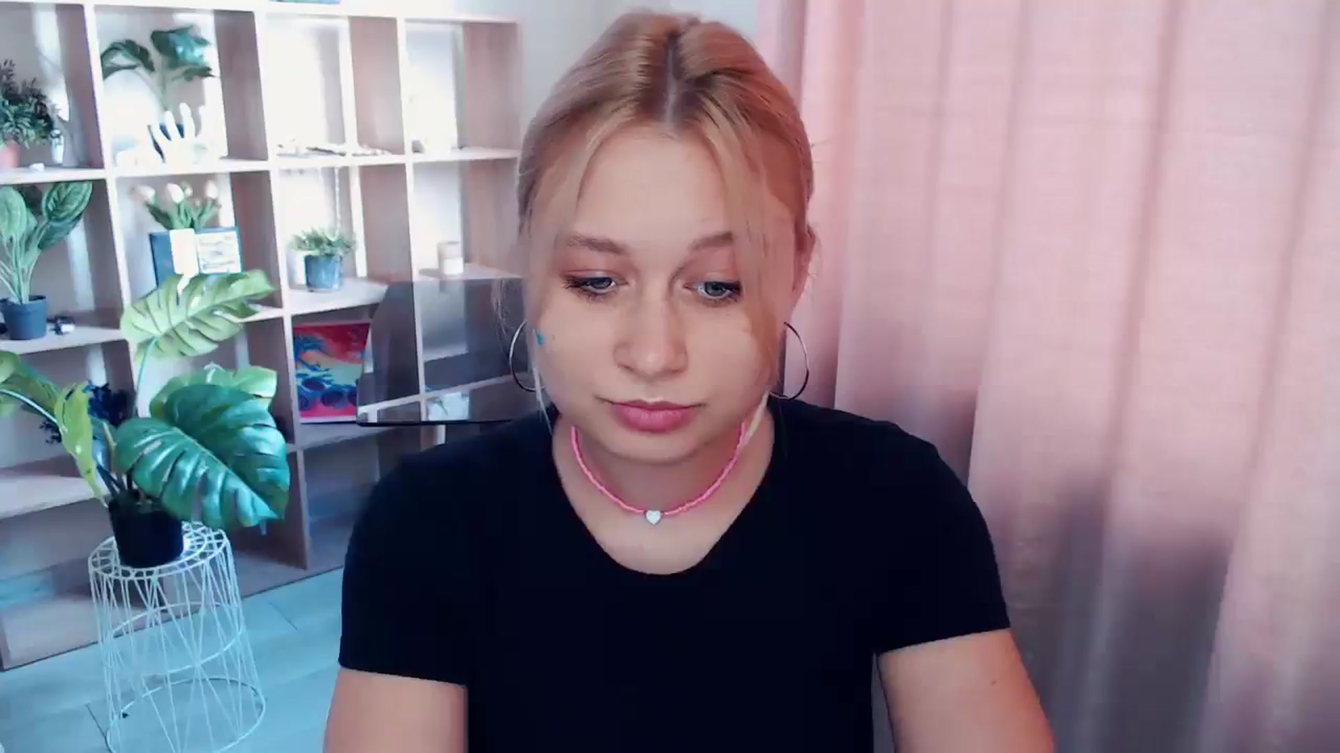 Gallery image thumbnail from Kukla_kolduna's myfreecams stream on, 05/31/2025, 16:04 image 10 of 20