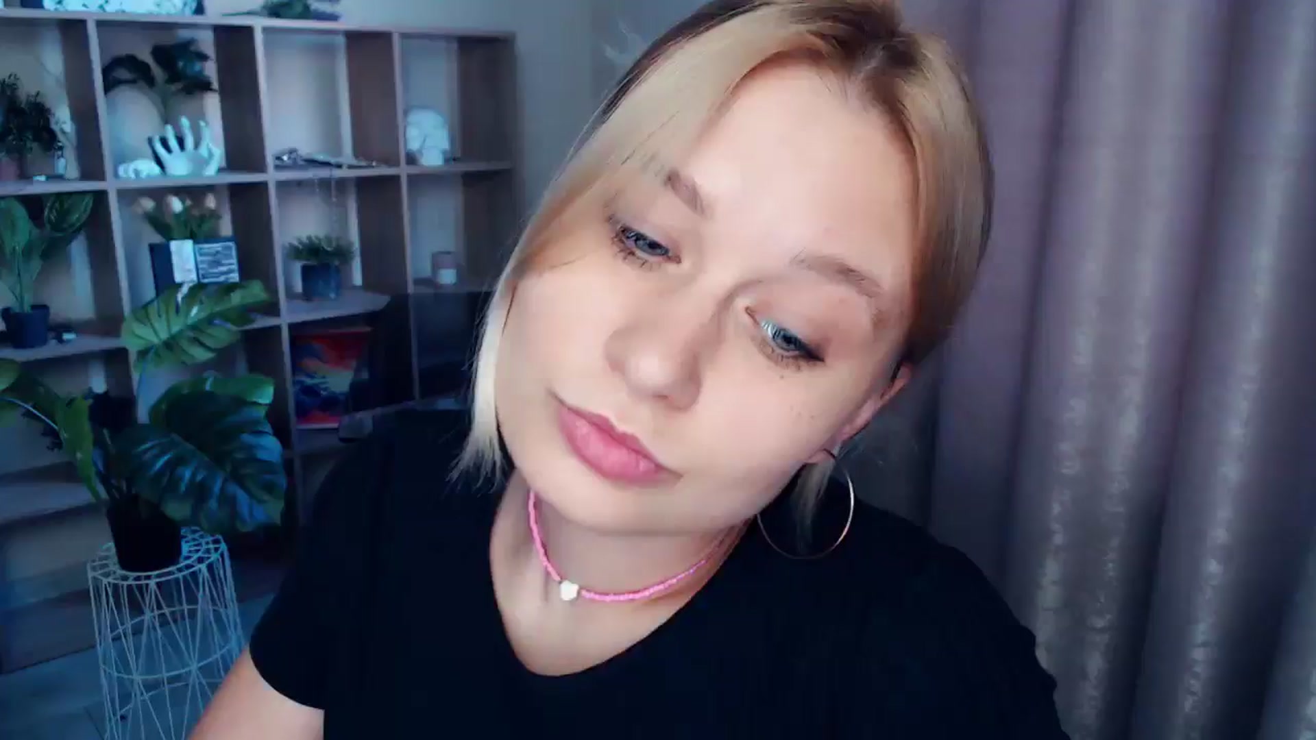 Gallery image thumbnail from Kukla_kolduna's myfreecams stream on, 05/31/2025, 18:09 image 10 of 20