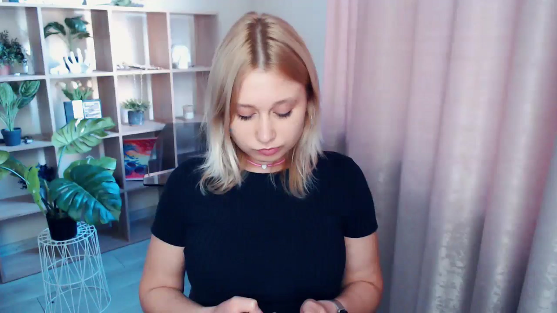 Gallery image thumbnail from Kukla_kolduna's myfreecams stream on, 05/31/2025, 18:09 image 3 of 20