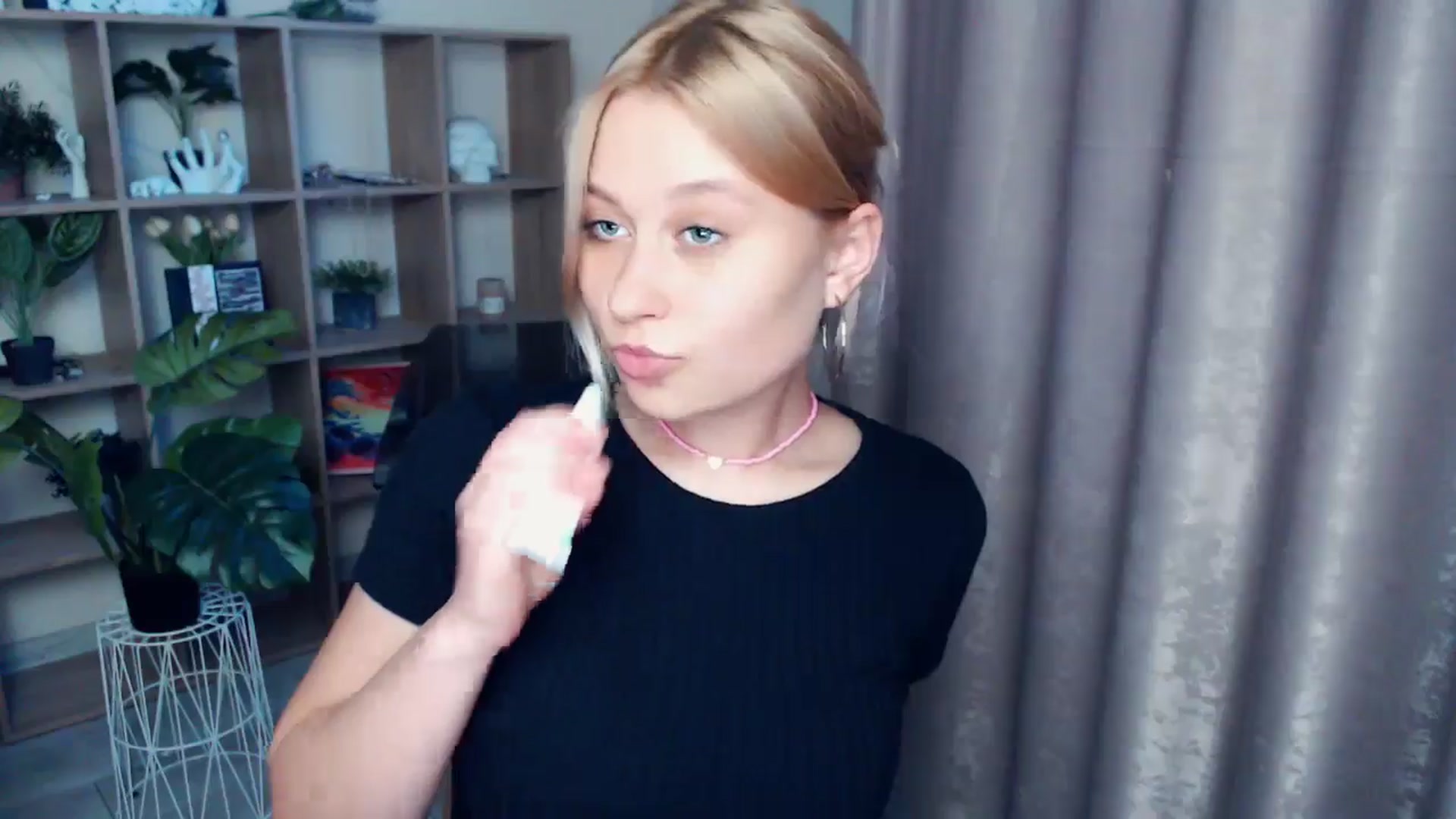 Gallery image thumbnail from Kukla_kolduna's myfreecams stream on, 05/31/2025, 18:09 image 20 of 20