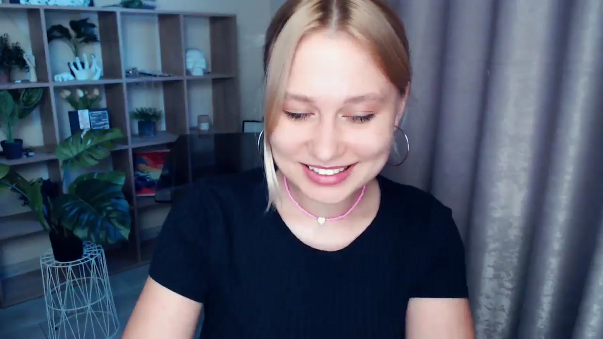 Gallery image thumbnail from Kukla_kolduna's myfreecams stream on, 05/31/2025, 18:09 image 16 of 20