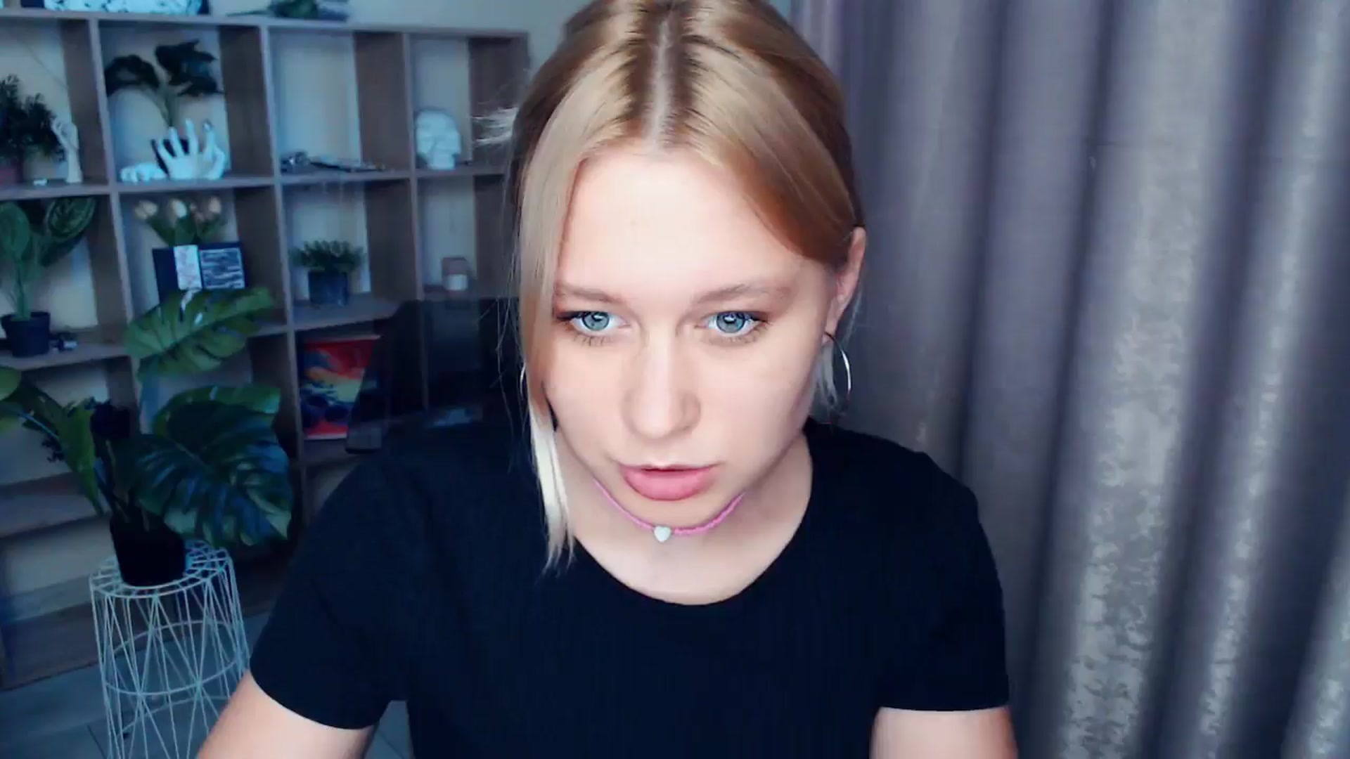 Gallery image thumbnail from Kukla_kolduna's myfreecams stream on, 05/31/2025, 18:09 image 17 of 20