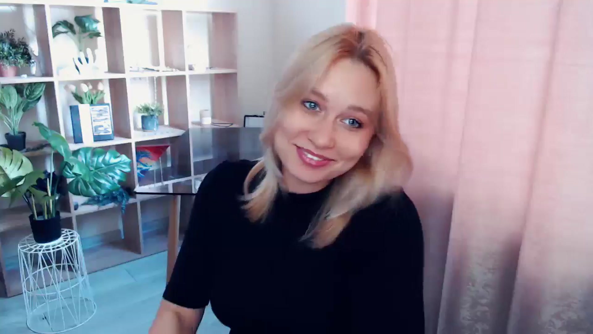 Gallery image thumbnail from Kukla_kolduna's myfreecams stream on, 06/01/2025, 16:15 image 2 of 20
