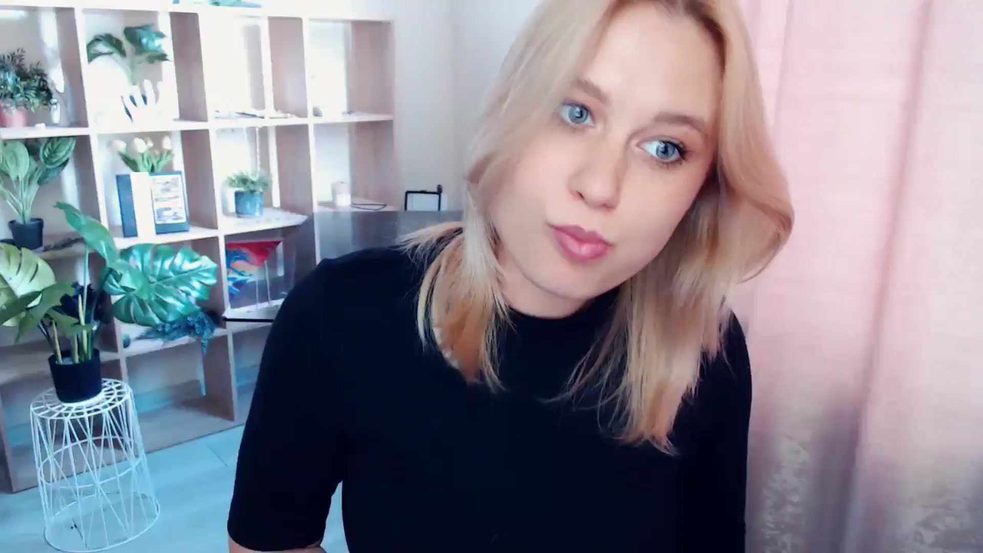 Gallery image thumbnail from Kukla_kolduna's myfreecams stream on, 06/01/2025, 16:15 image 1 of 20