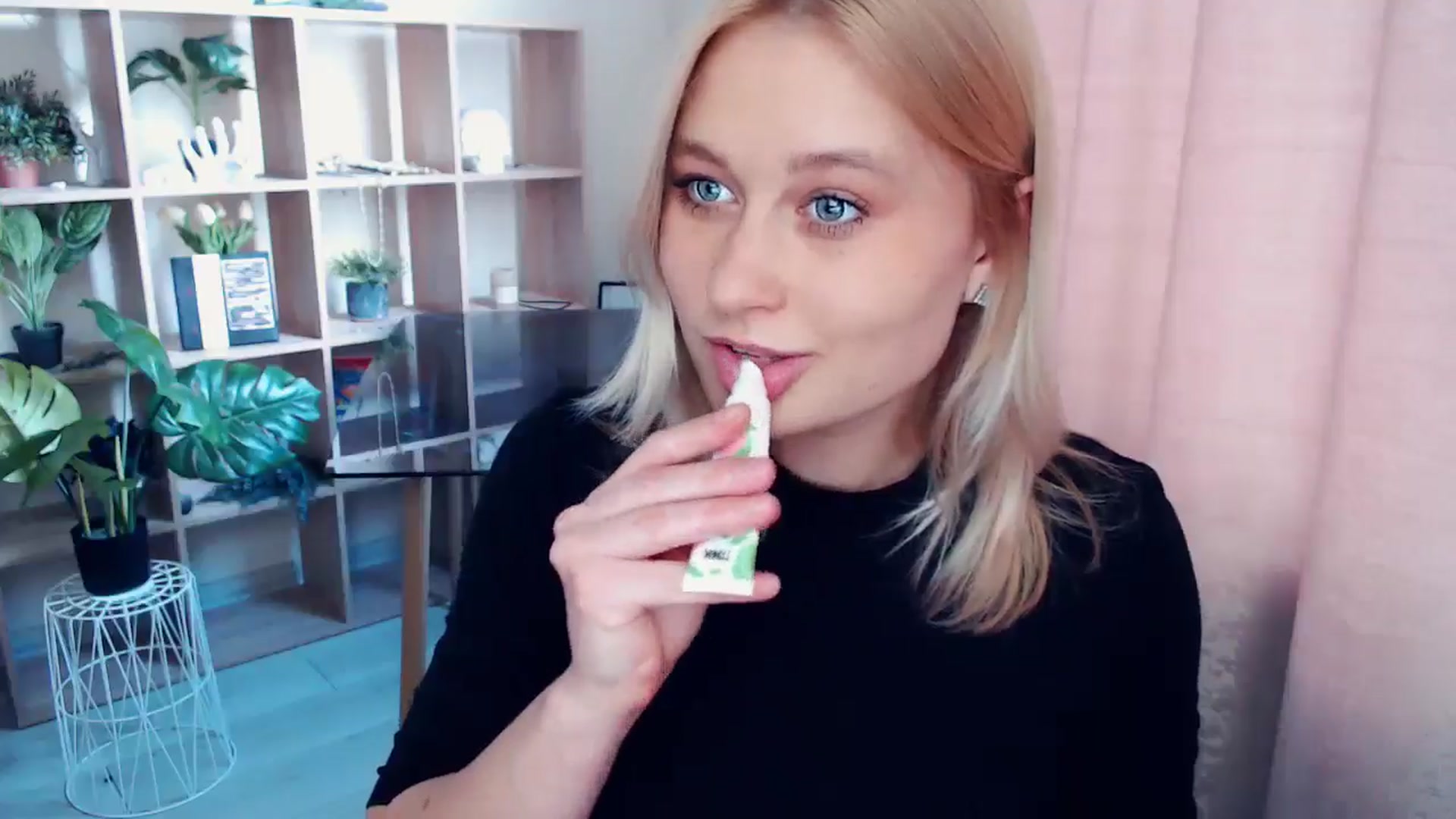 Gallery image thumbnail from Kukla_kolduna's myfreecams stream on, 06/01/2025, 16:15 image 9 of 20