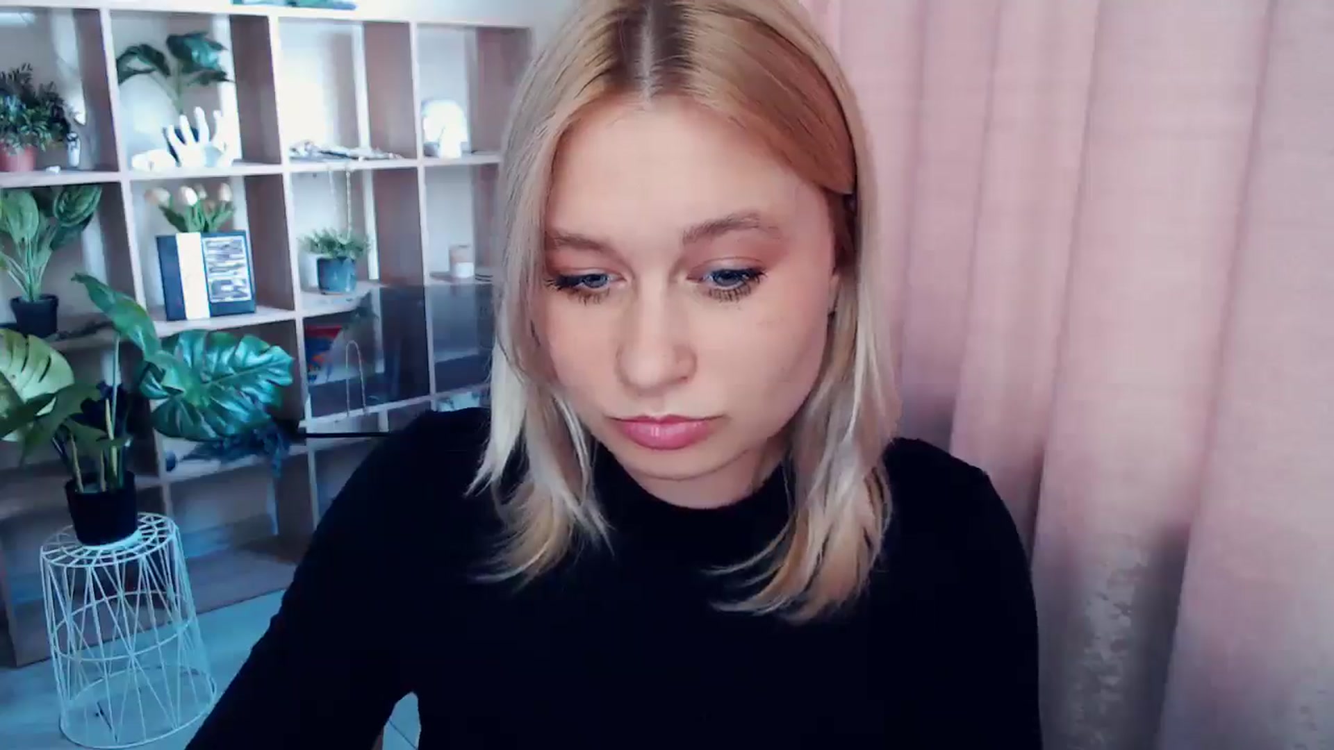 Gallery image thumbnail from Kukla_kolduna's myfreecams stream on, 06/01/2025, 16:15 image 15 of 20