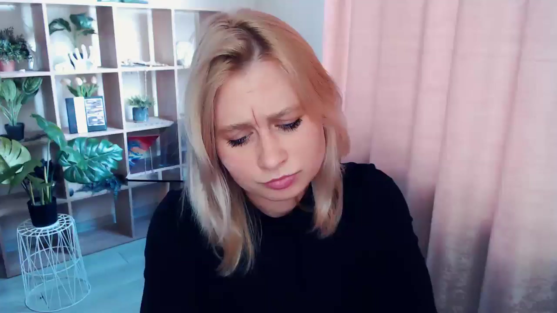 Gallery image thumbnail from Kukla_kolduna's myfreecams stream on, 06/01/2025, 16:15 image 5 of 20