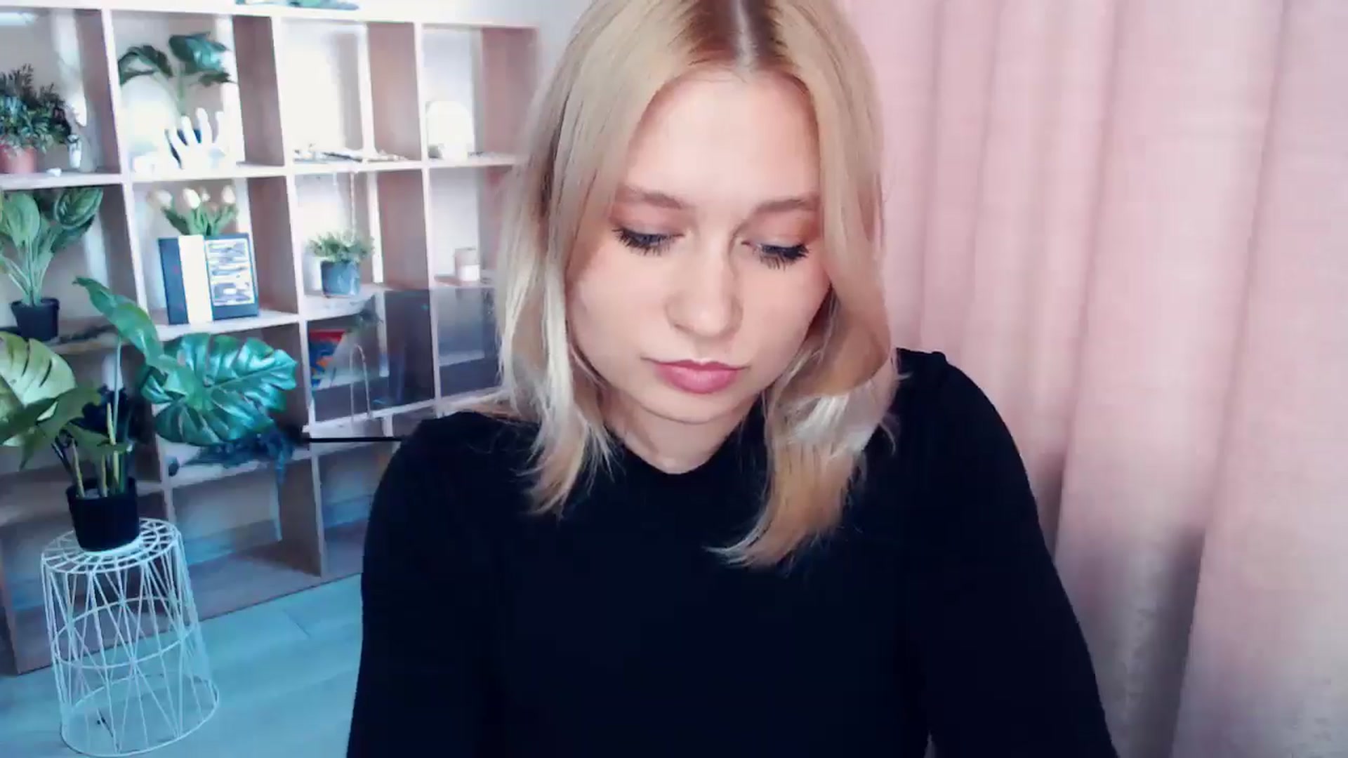 Gallery image thumbnail from Kukla_kolduna's myfreecams stream on, 06/01/2025, 16:15 image 18 of 20
