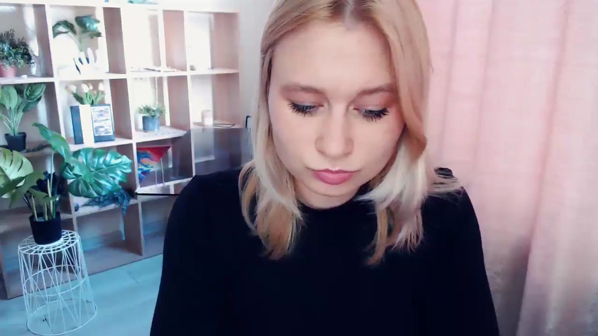 Gallery image thumbnail from Kukla_kolduna's myfreecams stream on, 06/01/2025, 16:15 image 4 of 20