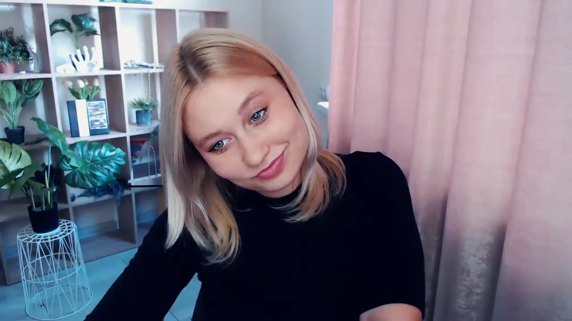 Gallery image thumbnail from Kukla_kolduna's myfreecams stream on, 06/01/2025, 16:15 image 16 of 20