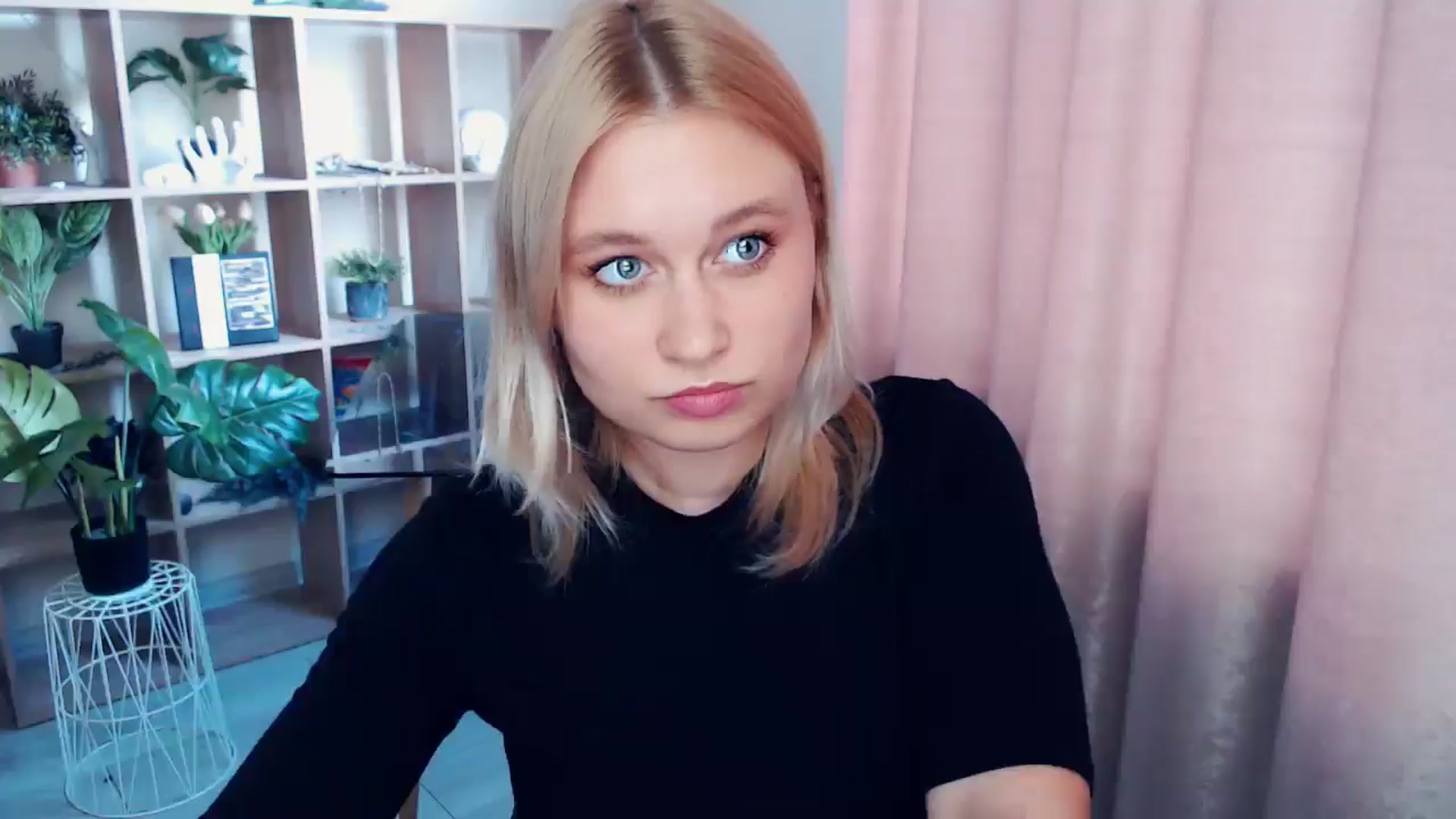 Gallery image thumbnail from Kukla_kolduna's myfreecams stream on, 06/01/2025, 16:15 image 19 of 20