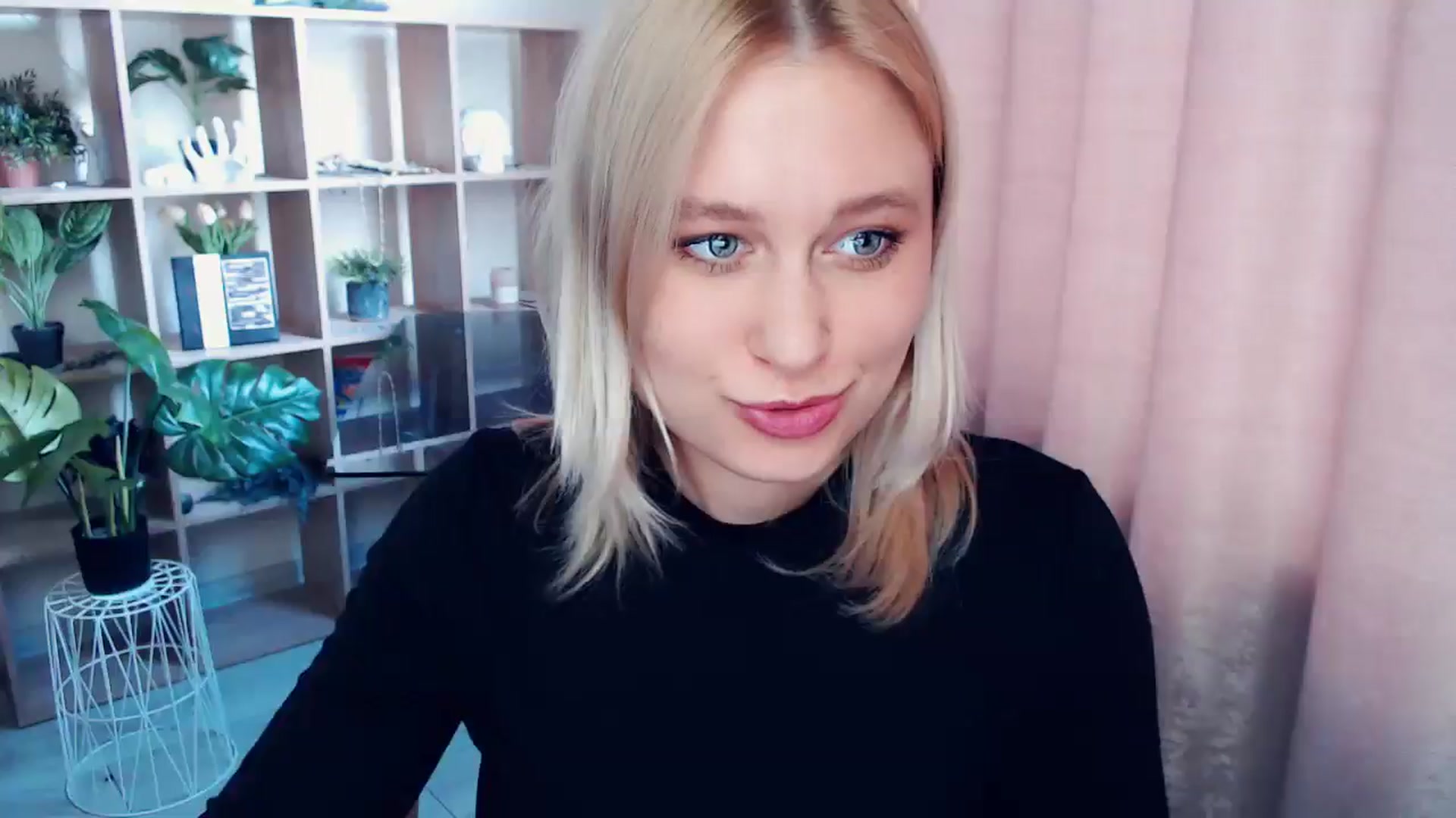 Gallery image thumbnail from Kukla_kolduna's myfreecams stream on, 06/01/2025, 16:15 image 17 of 20