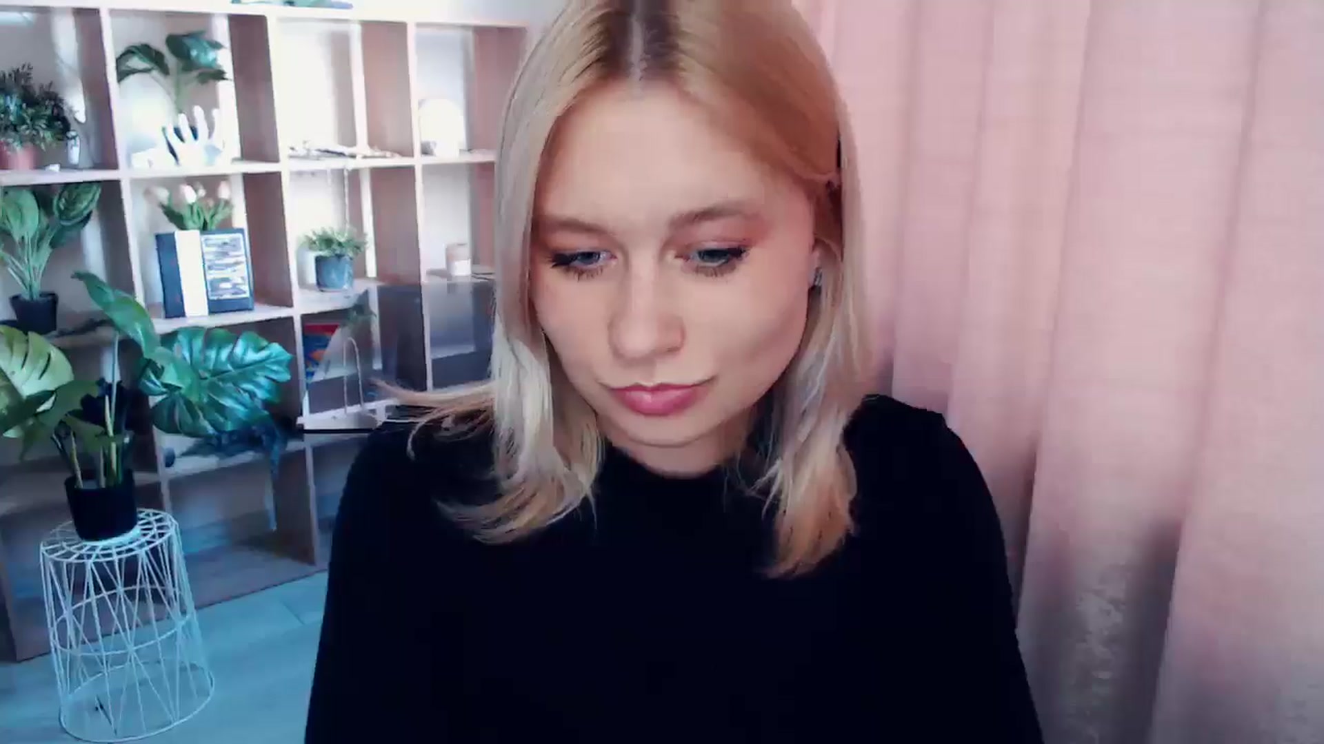 Gallery image thumbnail from Kukla_kolduna's myfreecams stream on, 06/01/2025, 16:15 image 11 of 20