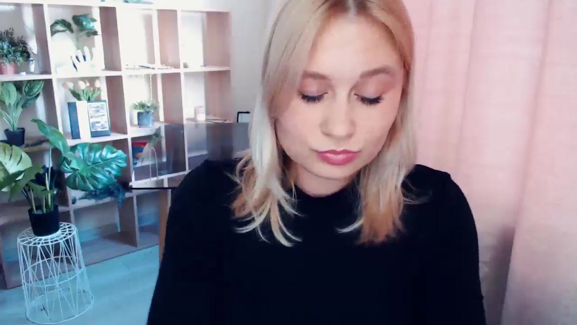 Gallery image thumbnail from Kukla_kolduna's myfreecams stream on, 06/01/2025, 16:15 image 10 of 20