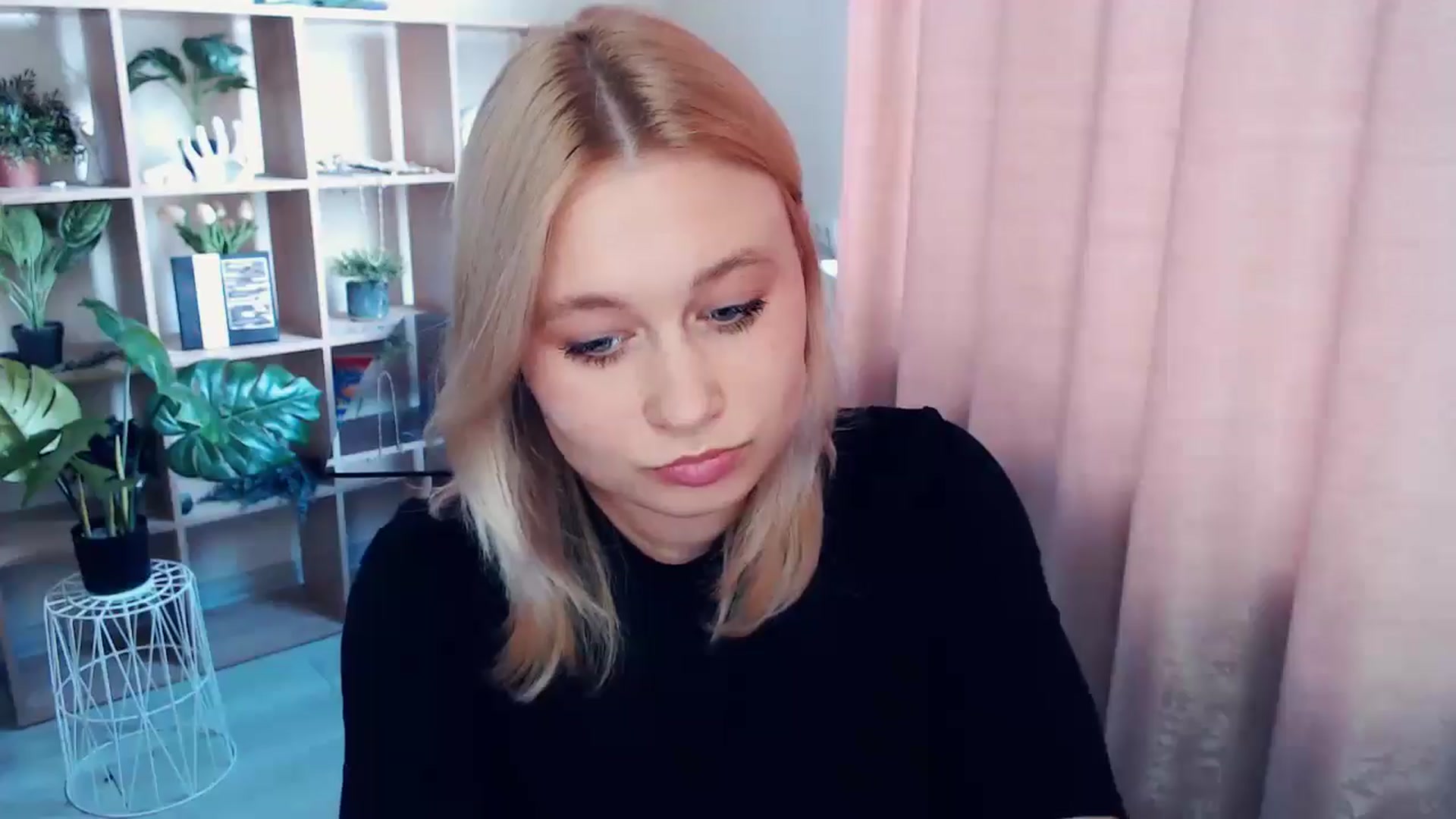Gallery image thumbnail from Kukla_kolduna's myfreecams stream on, 06/01/2025, 16:15 image 7 of 20