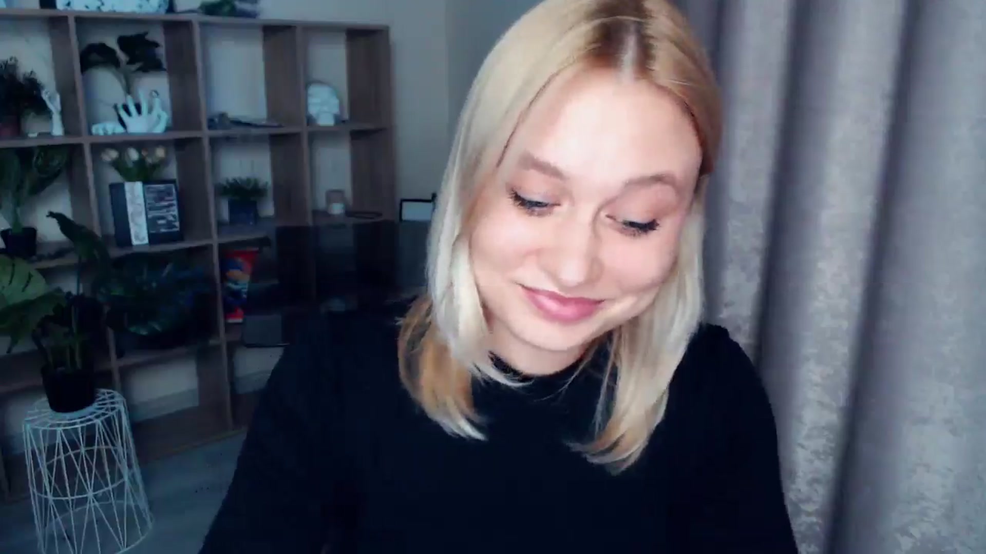 Gallery image thumbnail from Kukla_kolduna's myfreecams stream on, 06/01/2025, 18:18 image 16 of 20