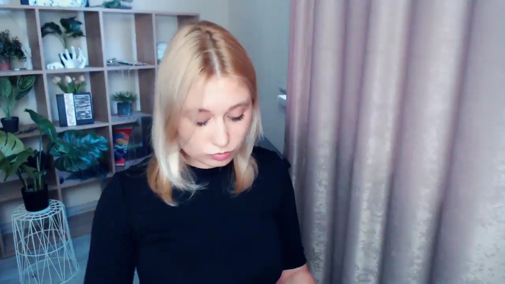 Gallery image thumbnail from Kukla_kolduna's myfreecams stream on, 06/01/2025, 18:18 image 3 of 20