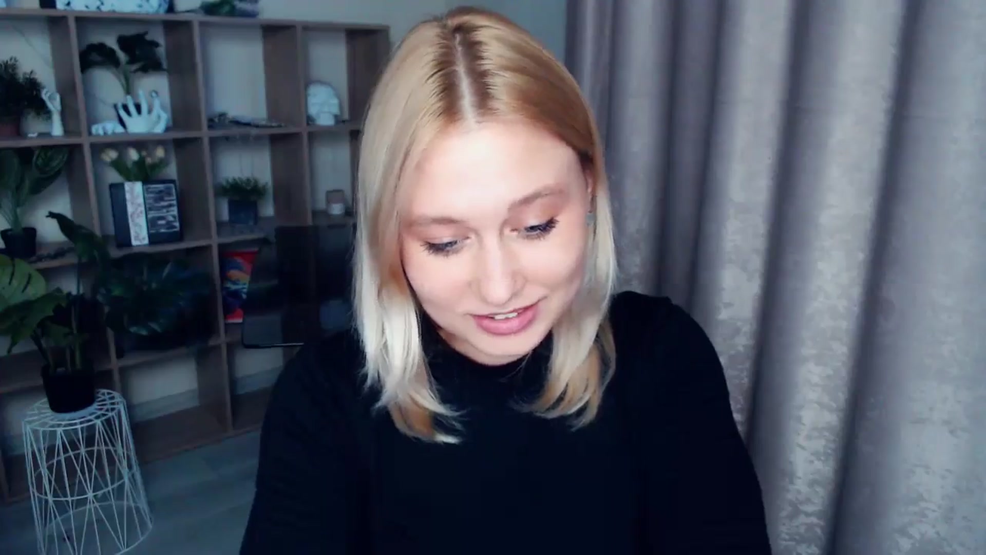 Gallery image thumbnail from Kukla_kolduna's myfreecams stream on, 06/01/2025, 18:18 image 17 of 20