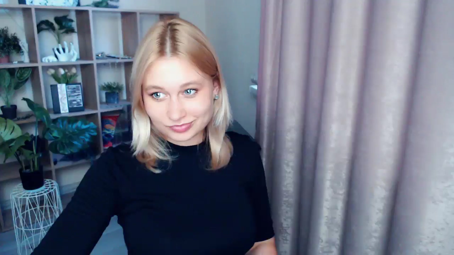 Gallery image thumbnail from Kukla_kolduna's myfreecams stream on, 06/01/2025, 18:18 image 5 of 20