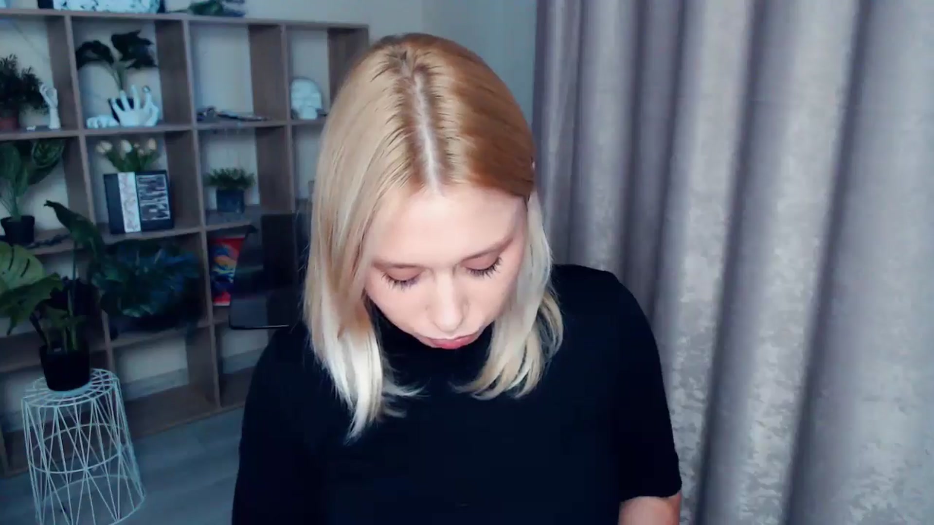 Gallery image thumbnail from Kukla_kolduna's myfreecams stream on, 06/01/2025, 18:18 image 15 of 20