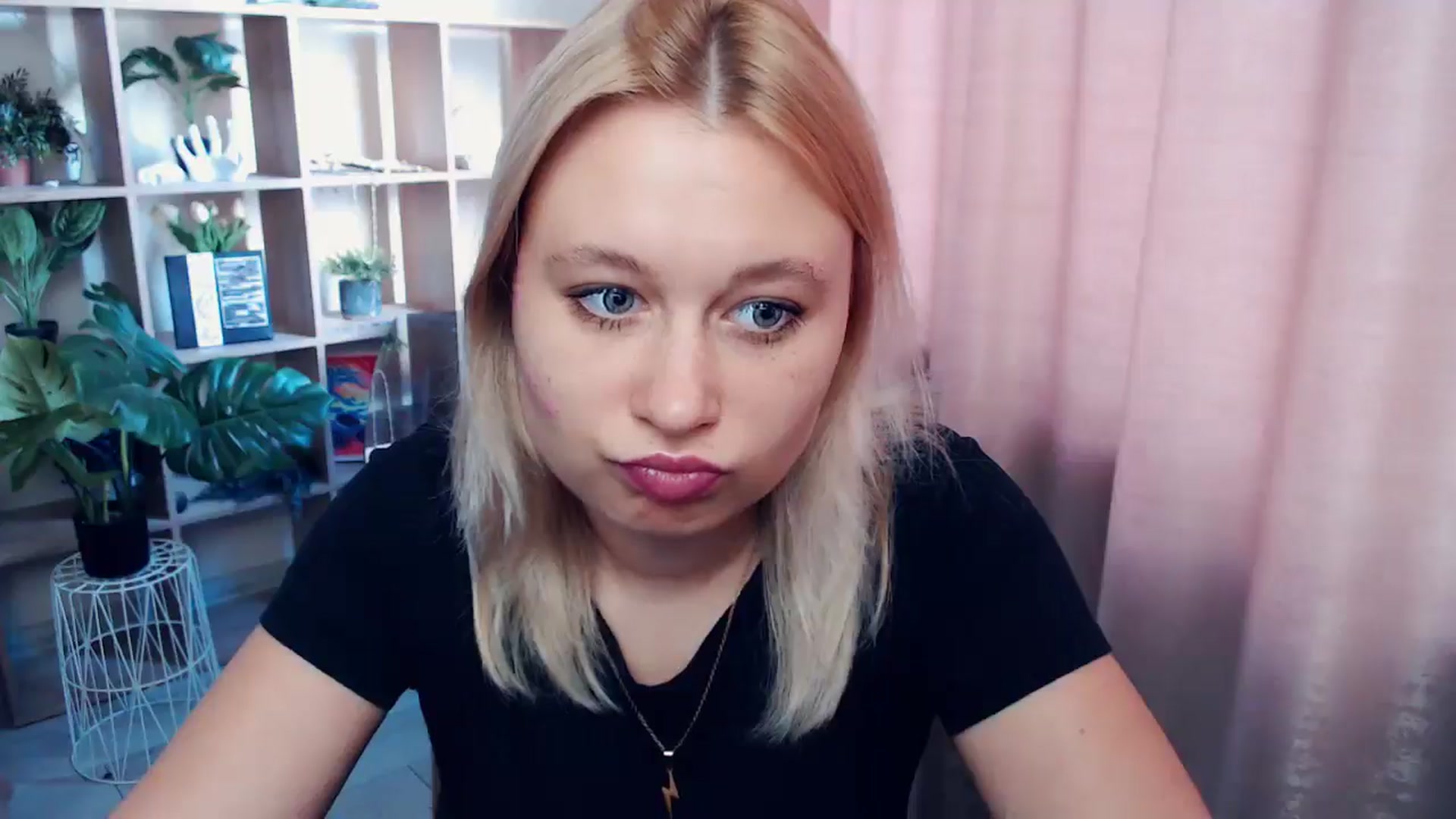 Gallery image thumbnail from Kukla_kolduna's myfreecams stream on, 06/05/2025, 17:23 image 4 of 20