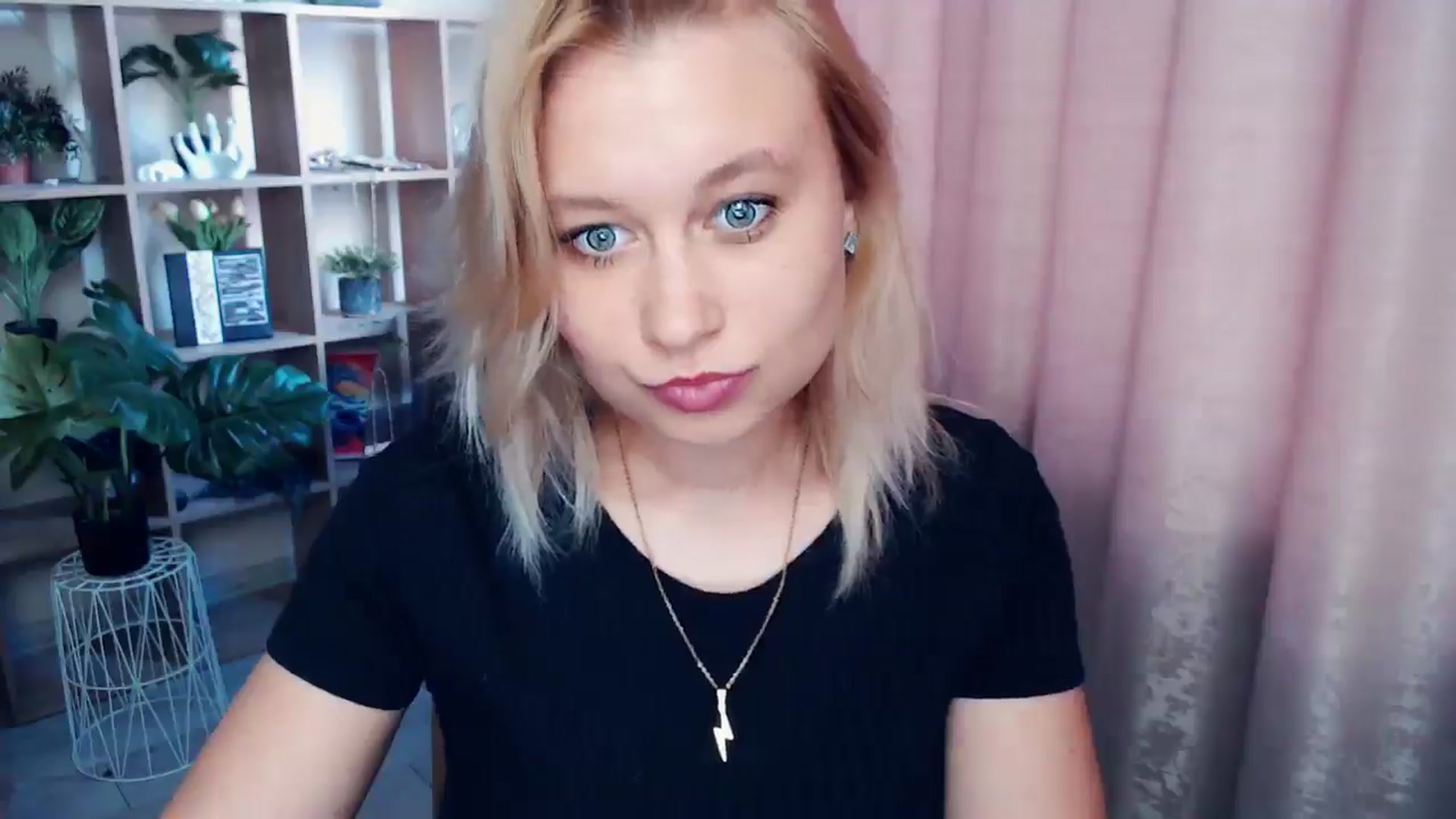Gallery image thumbnail from Kukla_kolduna's myfreecams stream on, 06/05/2025, 17:23 image 14 of 20