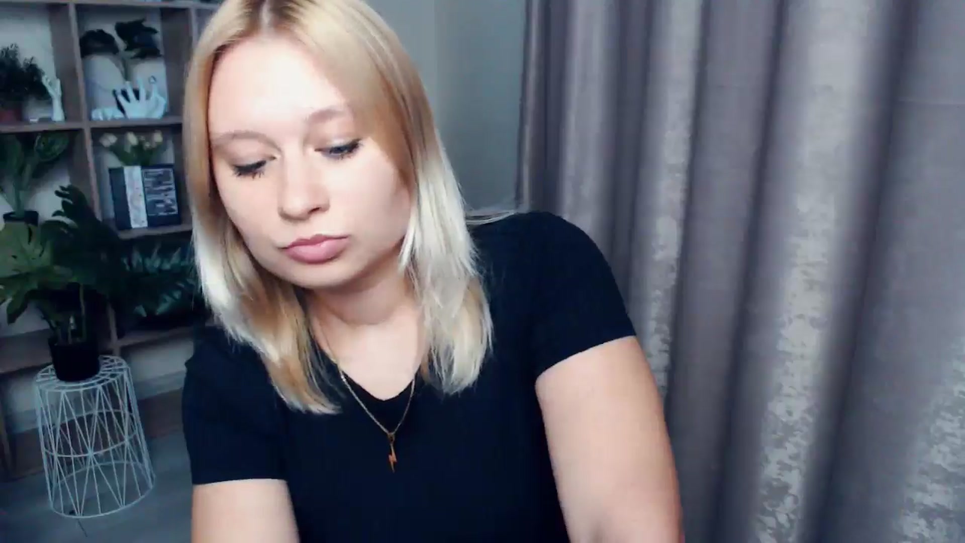 Gallery image thumbnail from Kukla_kolduna's myfreecams stream on, 06/05/2025, 18:20 image 18 of 20