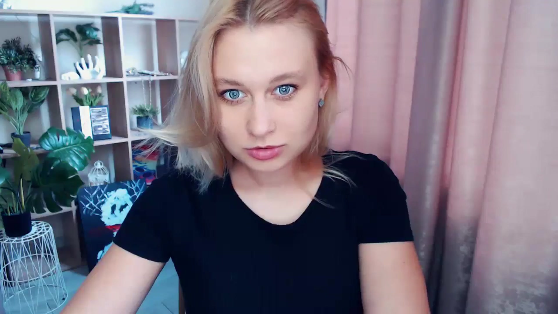 Gallery image thumbnail from Kukla_kolduna's myfreecams stream on, 06/06/2025, 16:25 image 15 of 20