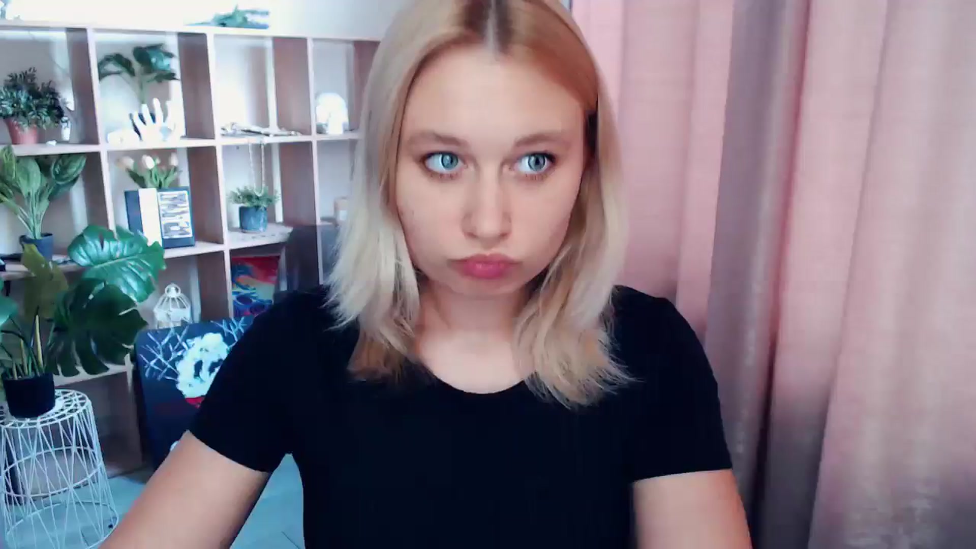 Gallery image thumbnail from Kukla_kolduna's myfreecams stream on, 06/06/2025, 16:25 image 1 of 20
