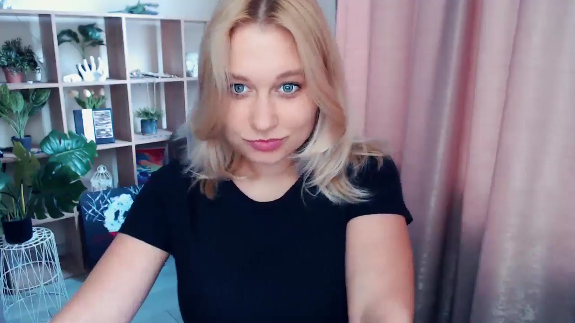 Gallery image thumbnail from Kukla_kolduna's myfreecams stream on, 06/06/2025, 16:25 image 17 of 20