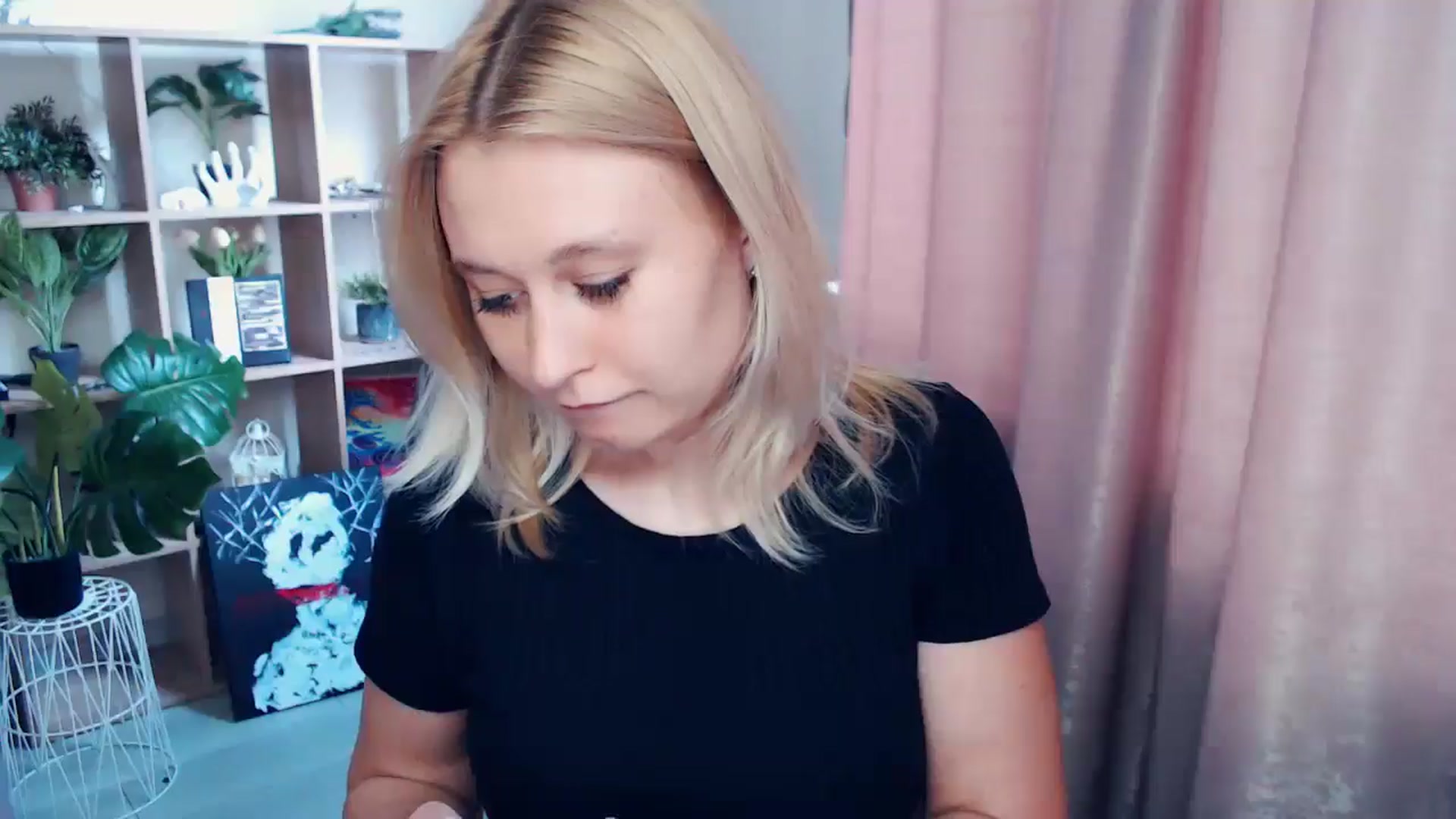 Gallery image thumbnail from Kukla_kolduna's myfreecams stream on, 06/06/2025, 16:25 image 19 of 20