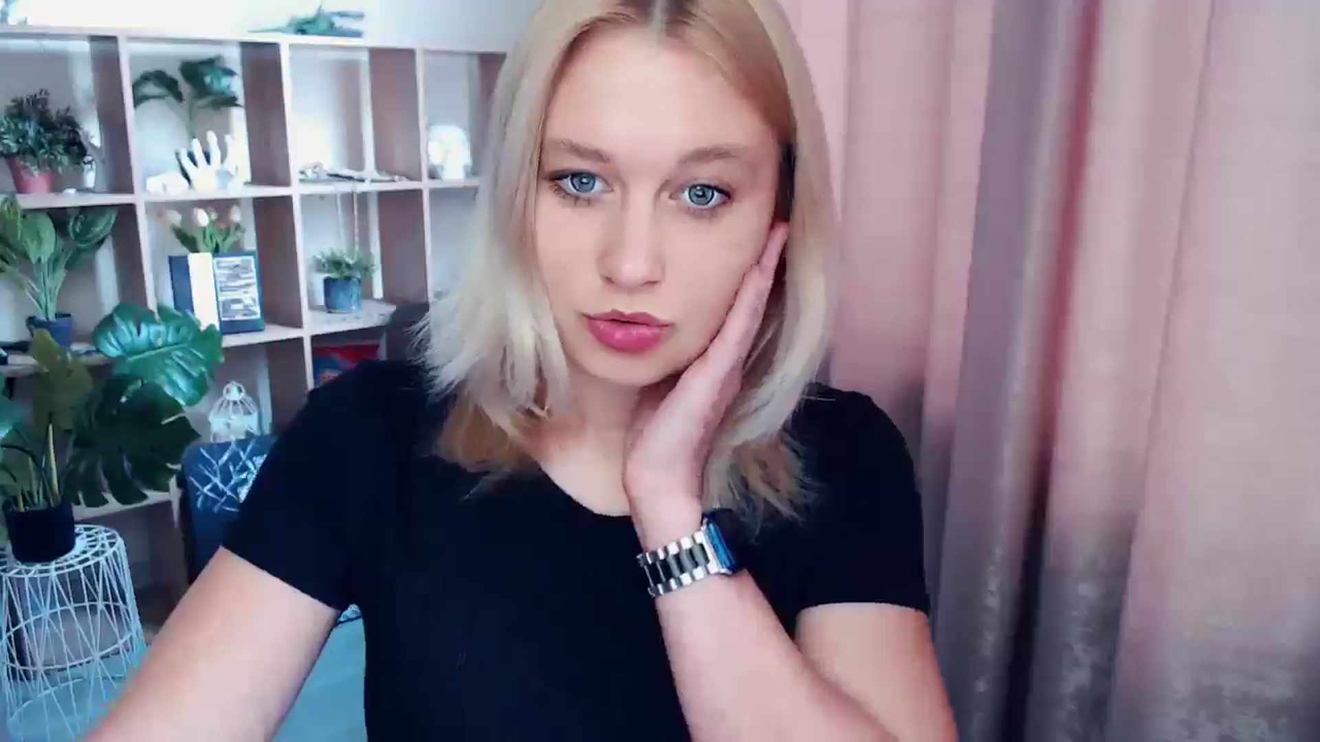 Gallery image thumbnail from Kukla_kolduna's myfreecams stream on, 06/06/2025, 16:25 image 6 of 20
