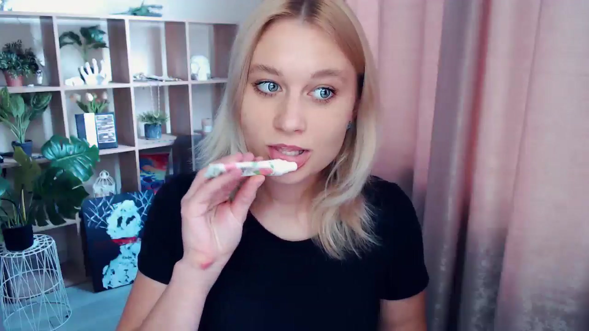 Gallery image thumbnail from Kukla_kolduna's myfreecams stream on, 06/06/2025, 16:25 image 5 of 20