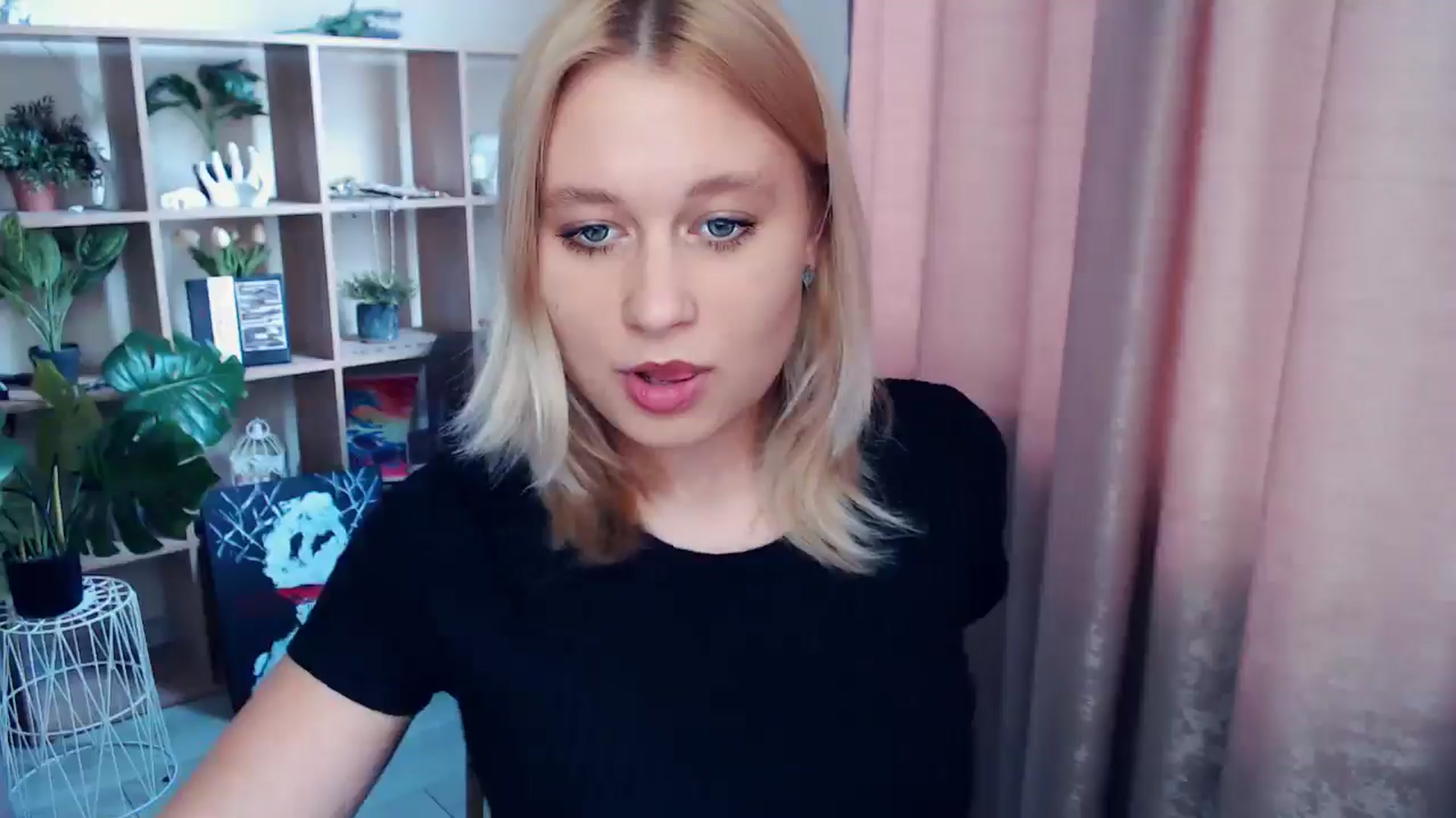 Gallery image thumbnail from Kukla_kolduna's myfreecams stream on, 06/06/2025, 16:25 image 12 of 20
