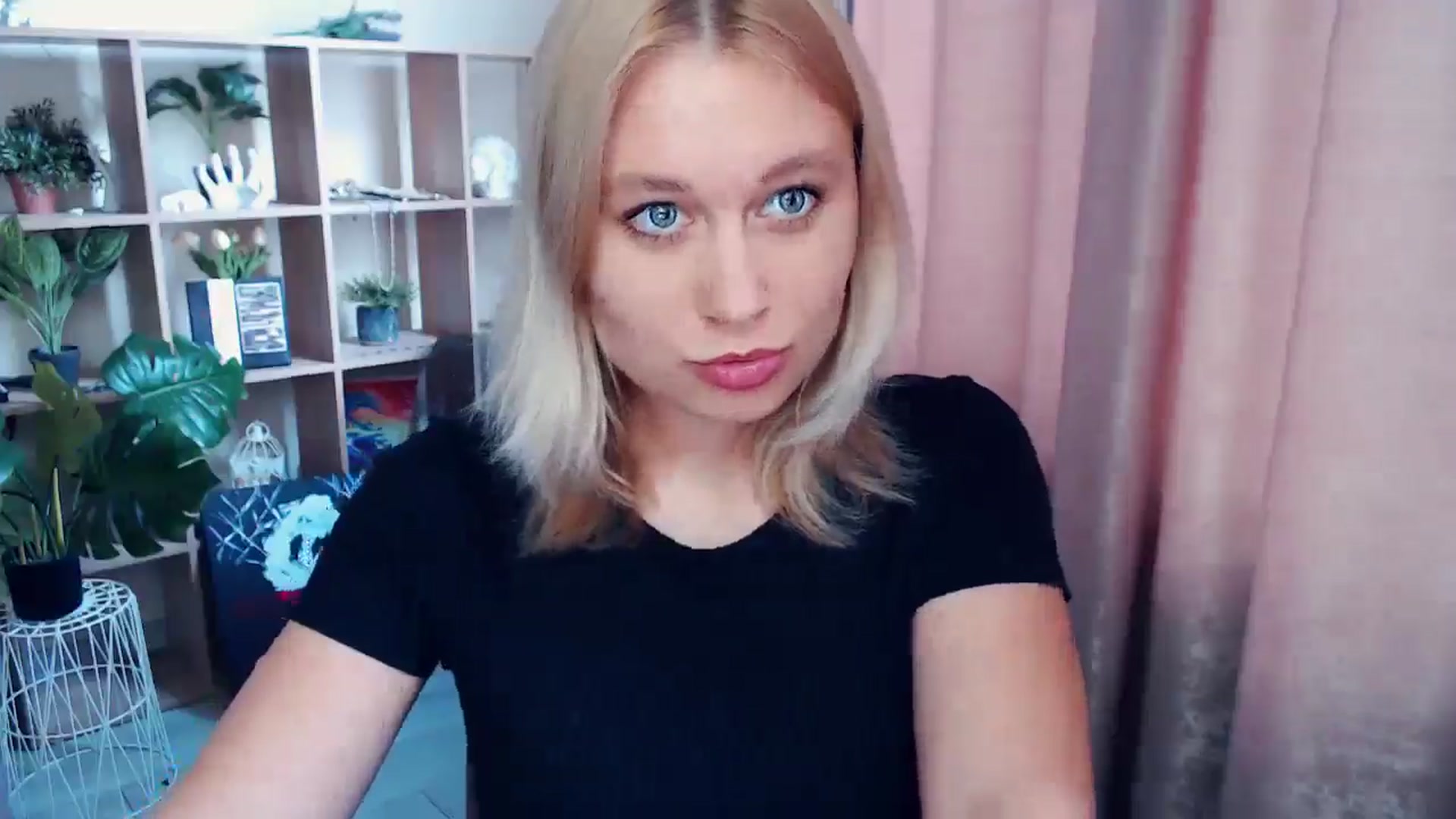 Gallery image thumbnail from Kukla_kolduna's myfreecams stream on, 06/06/2025, 16:25 image 7 of 20