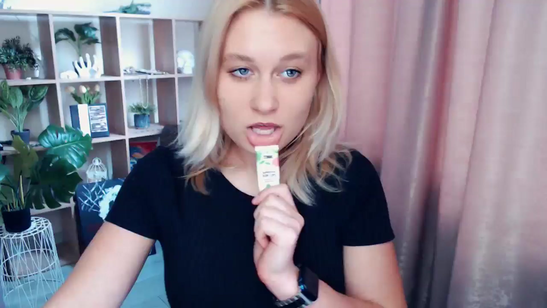 Gallery image thumbnail from Kukla_kolduna's myfreecams stream on, 06/06/2025, 16:25 image 18 of 20