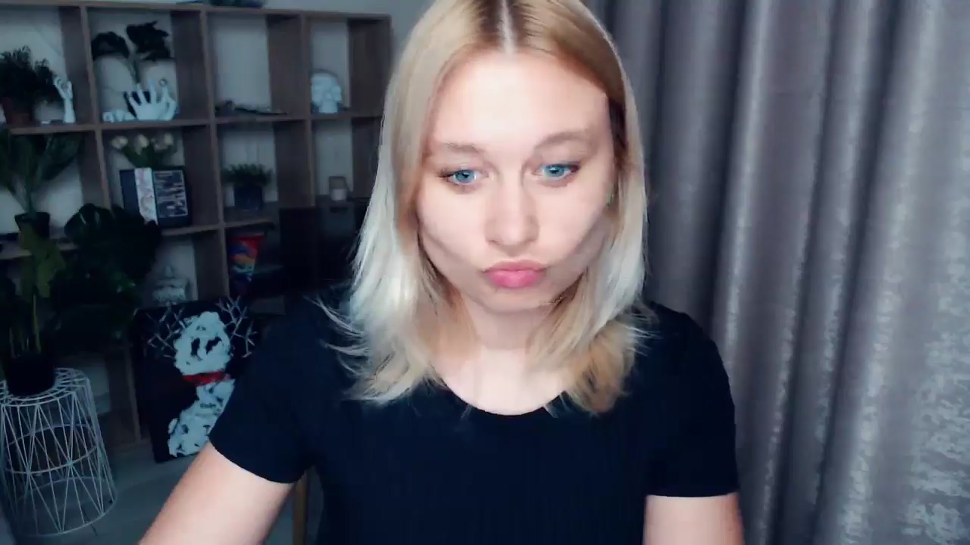 Gallery image thumbnail from Kukla_kolduna's myfreecams stream on, 06/06/2025, 18:38 image 16 of 20