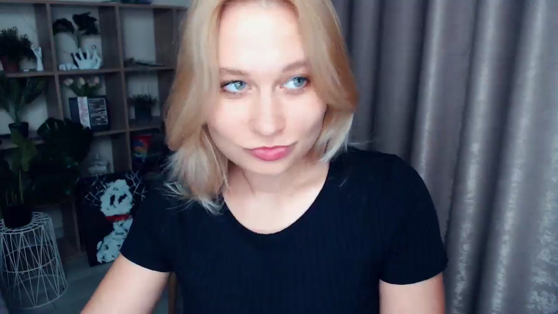 Gallery image thumbnail from Kukla_kolduna's myfreecams stream on, 06/06/2025, 18:38 image 18 of 20