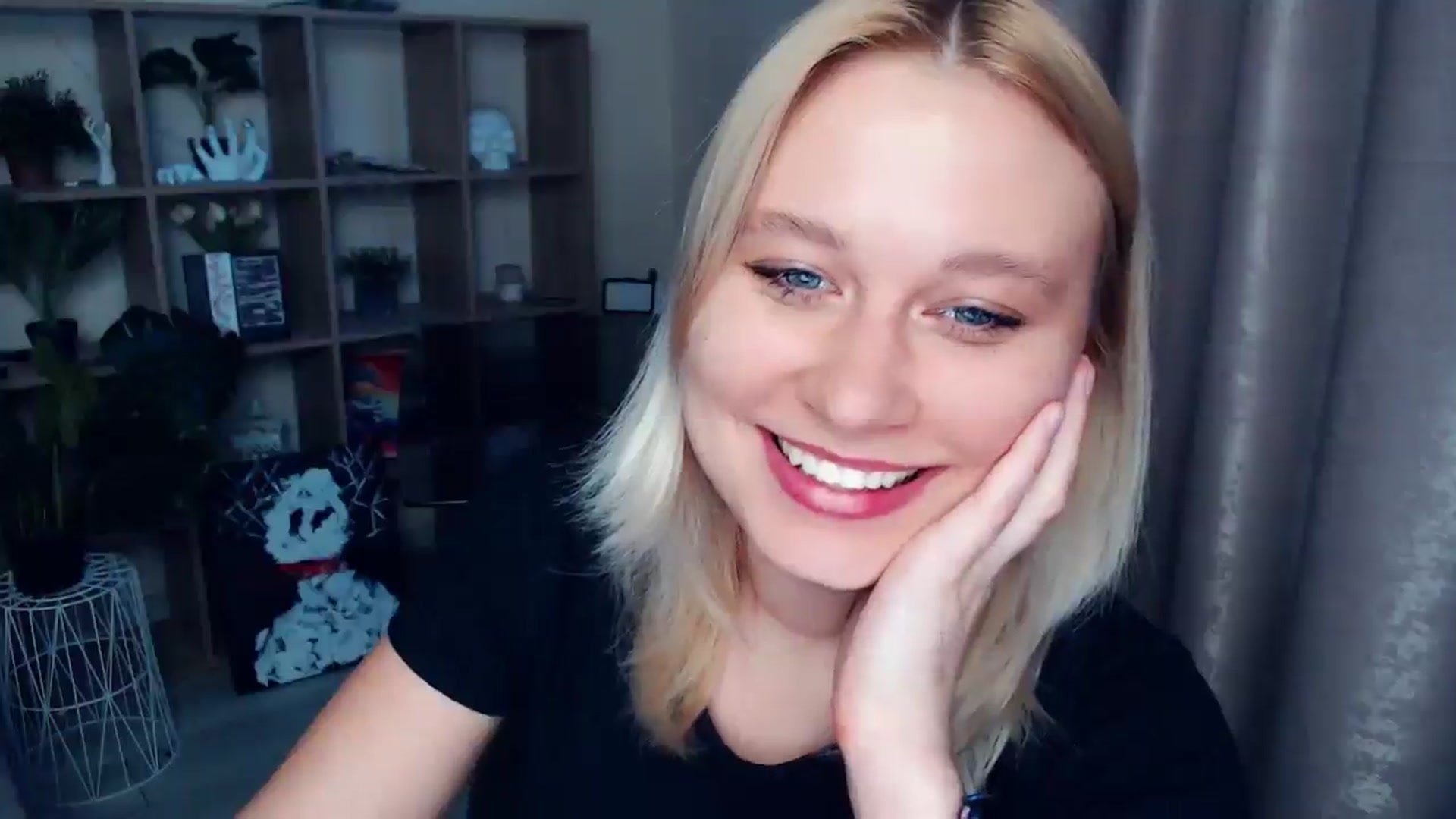Gallery image thumbnail from Kukla_kolduna's myfreecams stream on, 06/06/2025, 18:38 image 6 of 20
