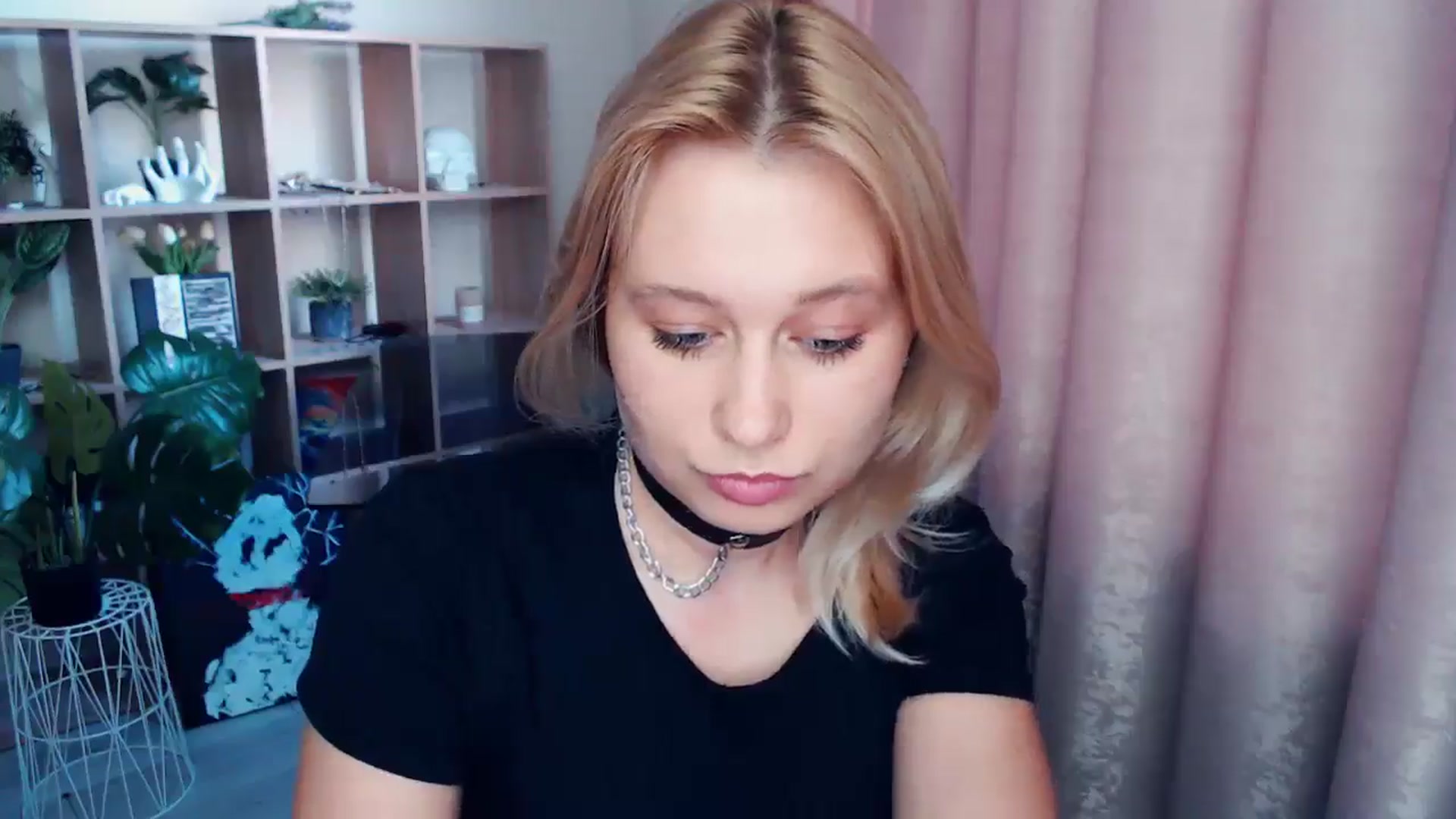Gallery image thumbnail from Kukla_kolduna's myfreecams stream on, 06/07/2025, 17:27 image 20 of 20