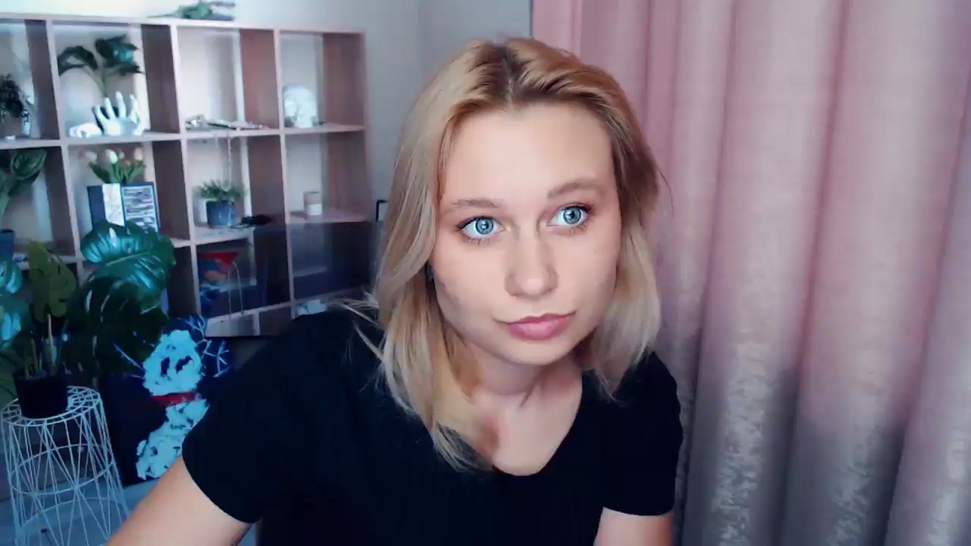 Gallery image thumbnail from Kukla_kolduna's myfreecams stream on, 06/07/2025, 17:27 image 19 of 20