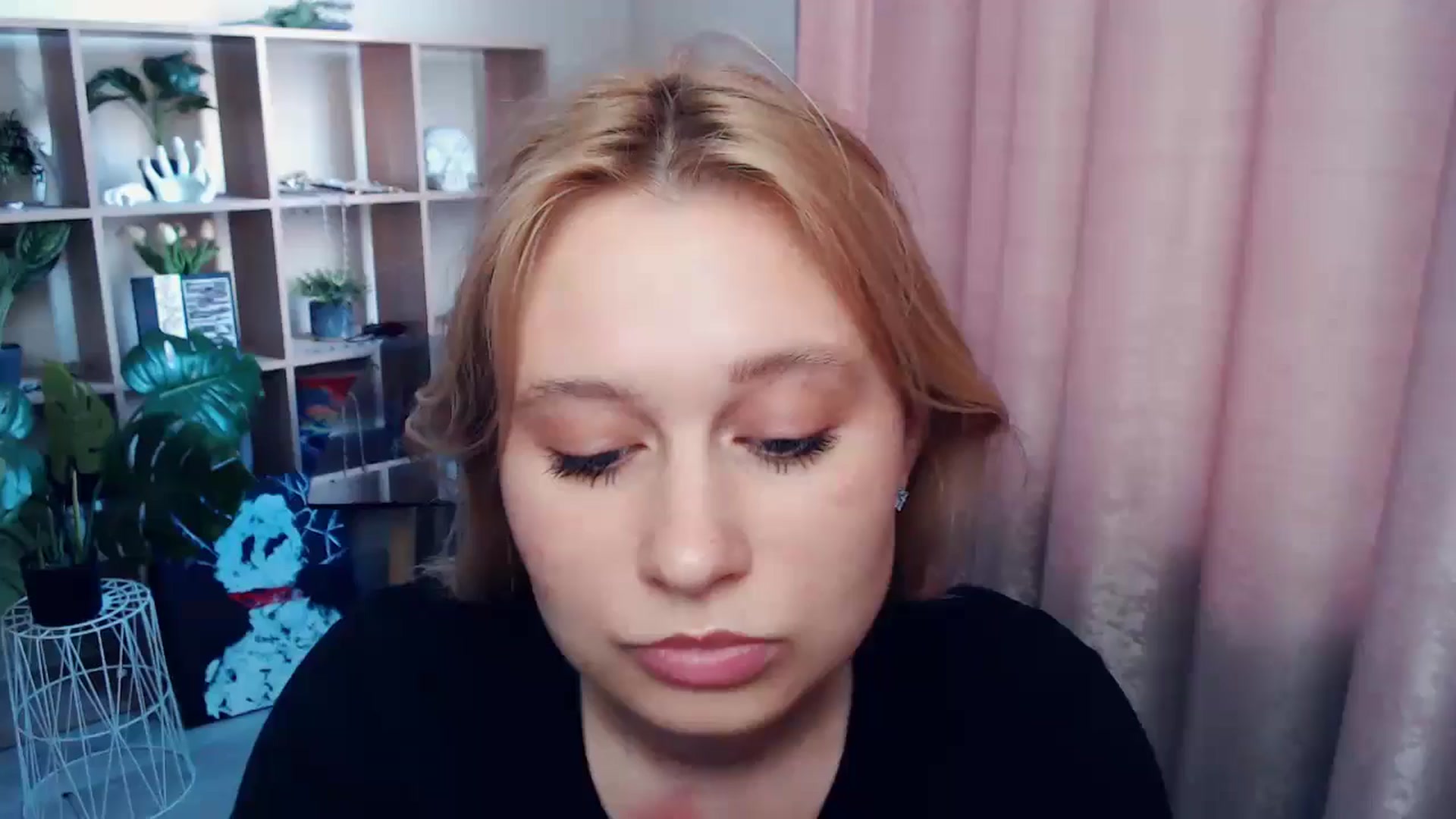 Gallery image thumbnail from Kukla_kolduna's myfreecams stream on, 06/07/2025, 17:27 image 18 of 20