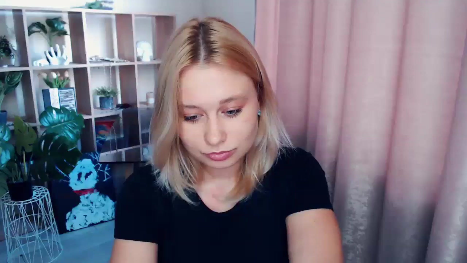 Gallery image thumbnail from Kukla_kolduna's myfreecams stream on, 06/07/2025, 17:27 image 17 of 20