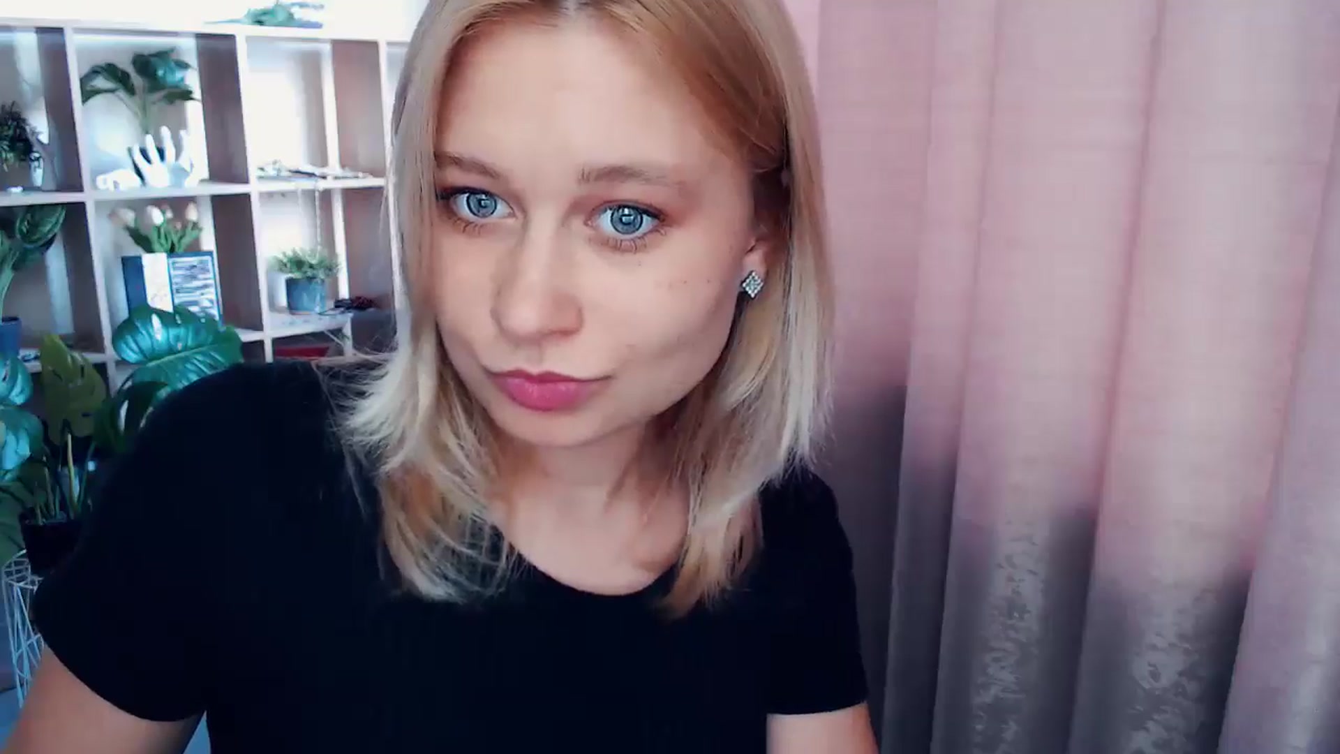 Gallery image thumbnail from Kukla_kolduna's myfreecams stream on, 06/07/2025, 17:27 image 8 of 20