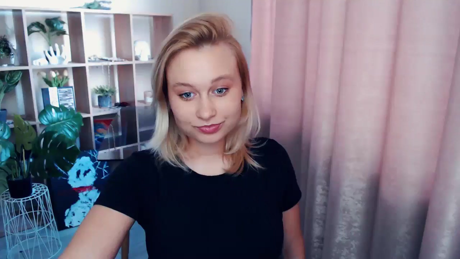 Gallery image thumbnail from Kukla_kolduna's myfreecams stream on, 06/07/2025, 17:27 image 16 of 20