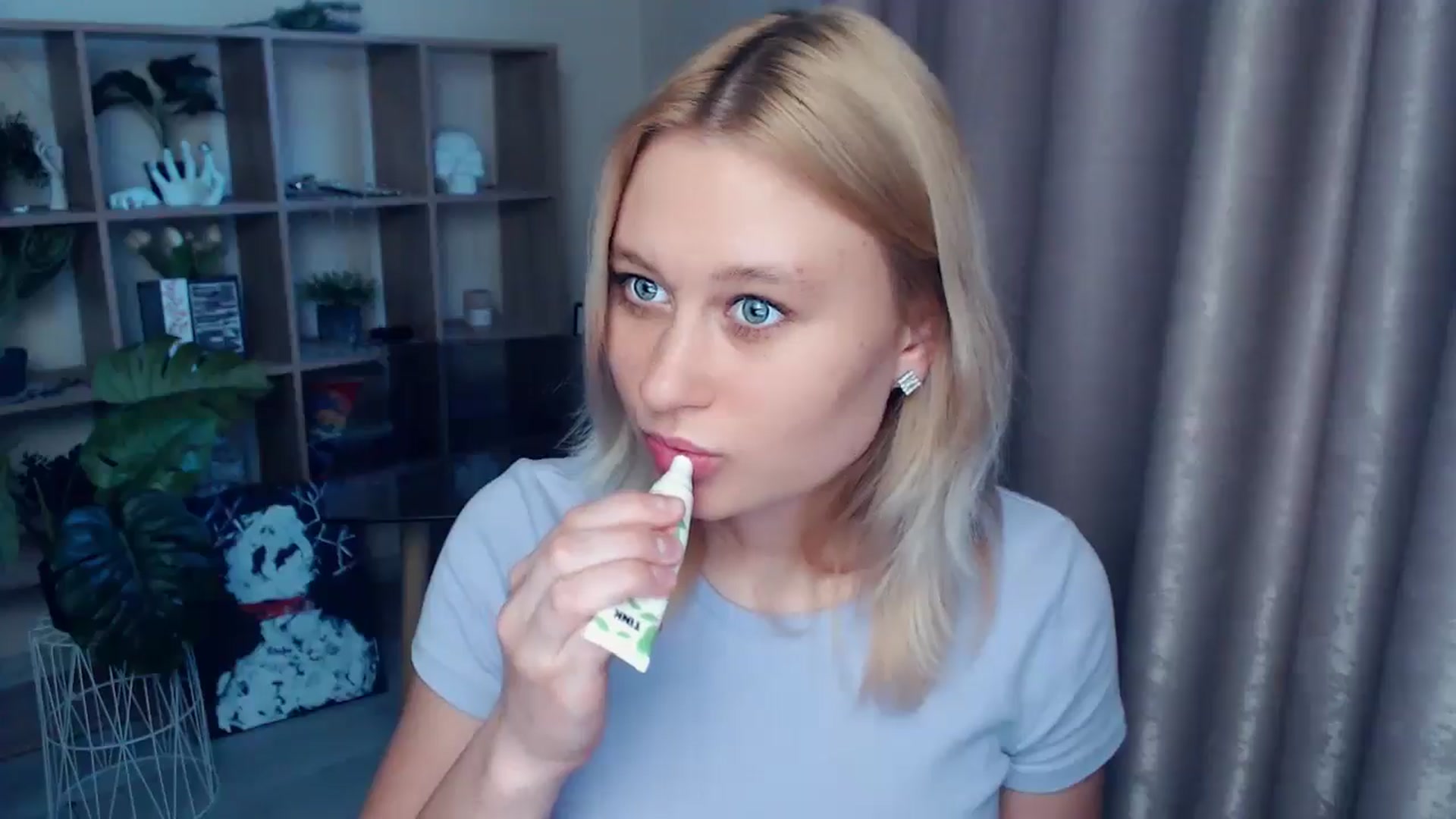Gallery image thumbnail from Kukla_kolduna's myfreecams stream on, 06/08/2025, 18:10 image 12 of 20
