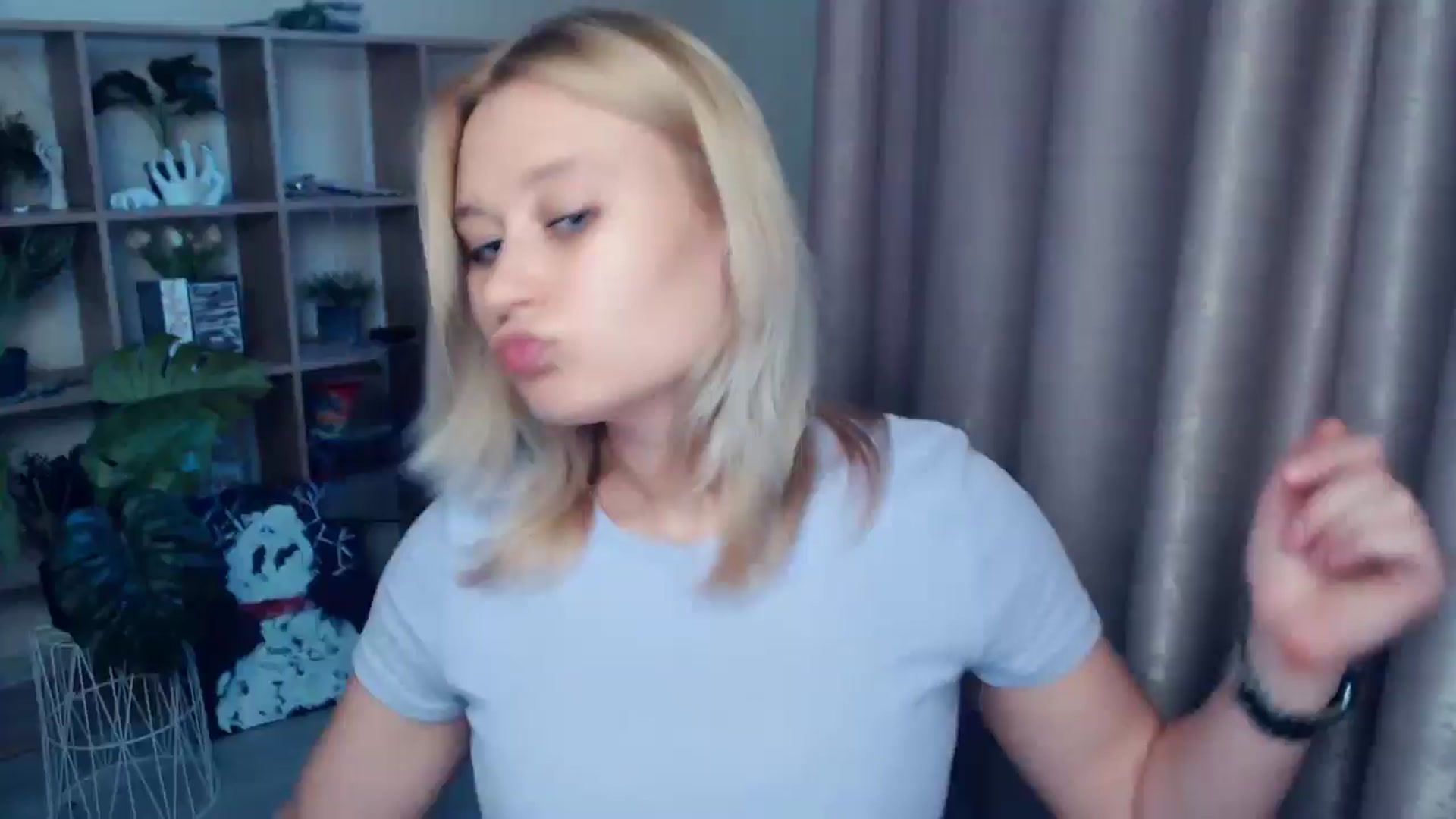 Gallery image thumbnail from Kukla_kolduna's myfreecams stream on, 06/08/2025, 18:10 image 13 of 20