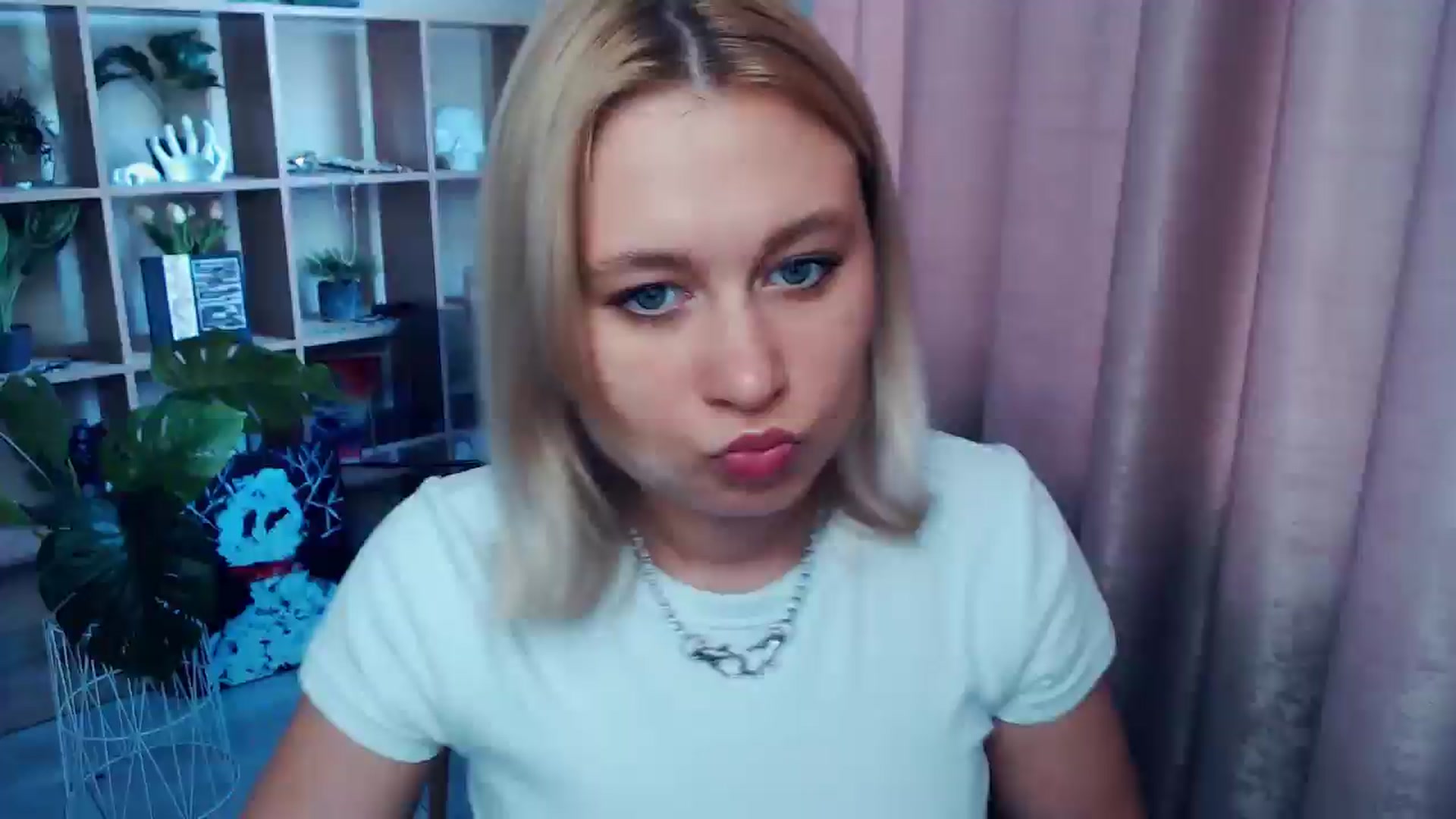 Gallery image thumbnail from Kukla_kolduna's myfreecams stream on, 06/11/2025, 14:53 image 16 of 20
