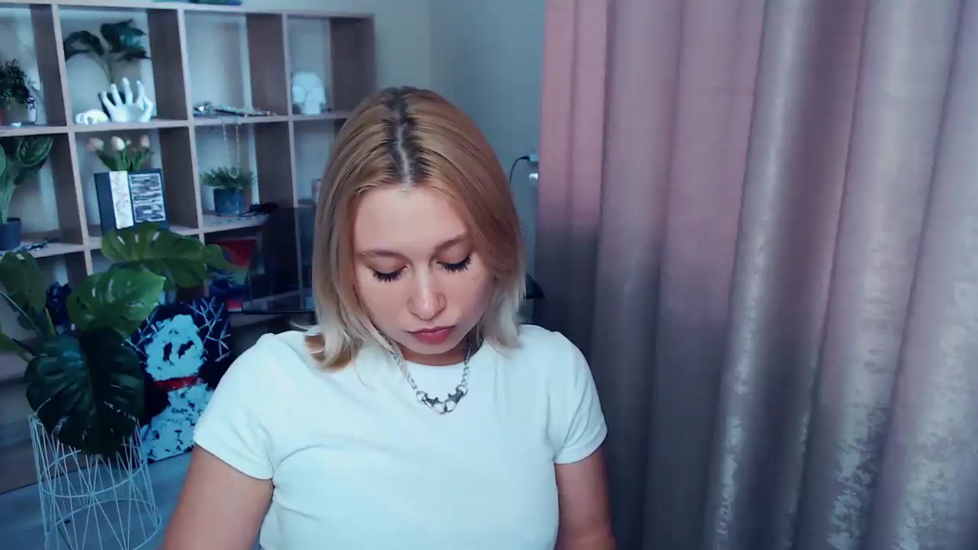 Gallery image thumbnail from Kukla_kolduna's myfreecams stream on, 06/11/2025, 15:36 image 13 of 20